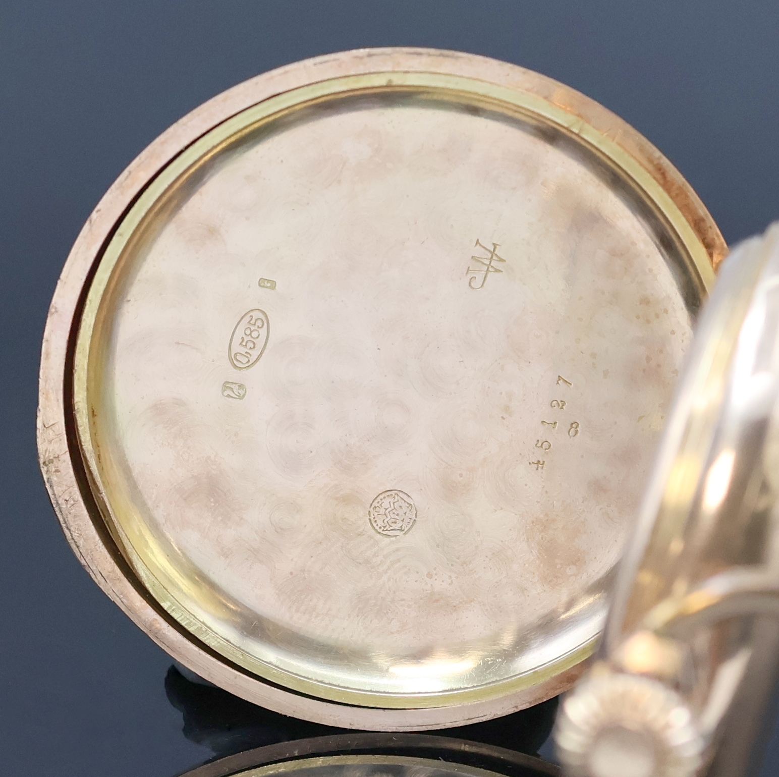Detail f: SYSTEME GLASHÜTTE schwere Herrensavonette in RG 585/000 an Kette in GG 585/000, Schweiz um 1900, guill. 3-Deckel Goldgeh. in guter Erhaltung, ...