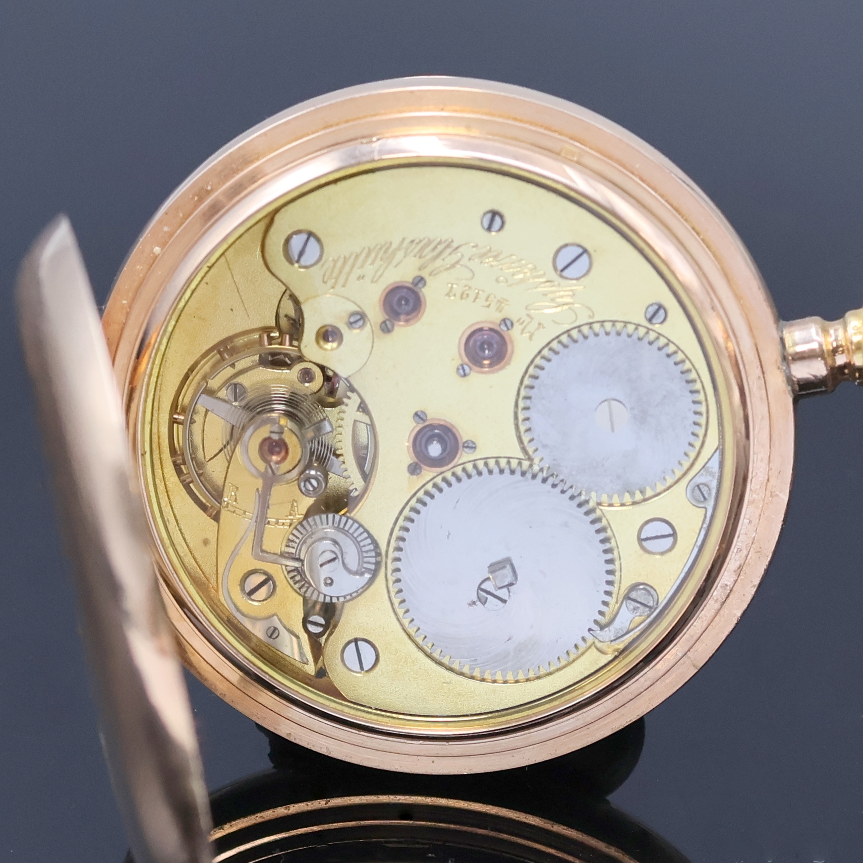 Detail g: SYSTEME GLASHÜTTE schwere Herrensavonette in RG 585/000 an Kette in GG 585/000, Schweiz um 1900, guill. 3-Deckel Goldgeh. in guter Erhaltung, ...