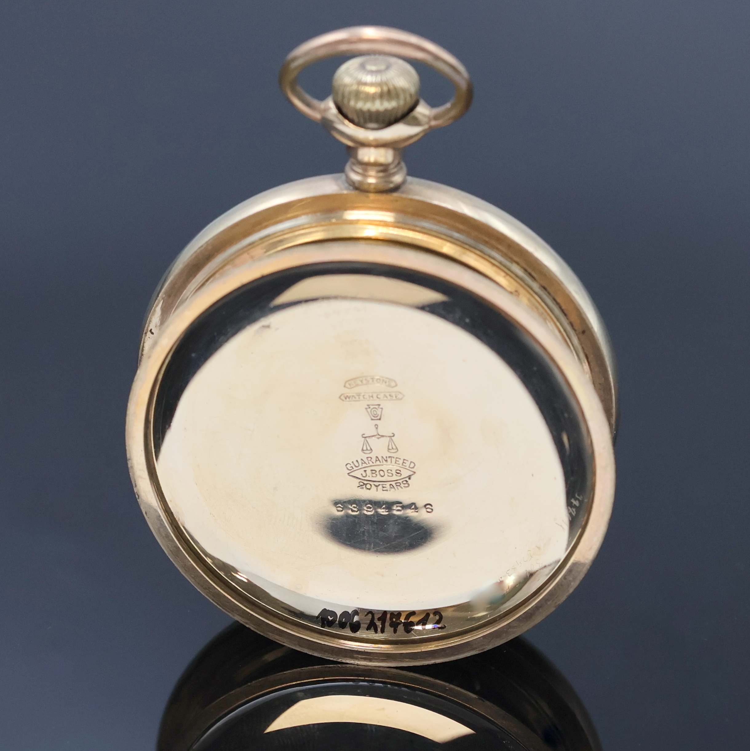 Detail c: WALTHAM vergoldete Taschenuhr, USA um 1900, beids. verschr. Geh., rücks. Hirsch-Gravur, 2 -tlg. Emailzifferbl., röm. Zahlen, rote arab. Minuterie, ...