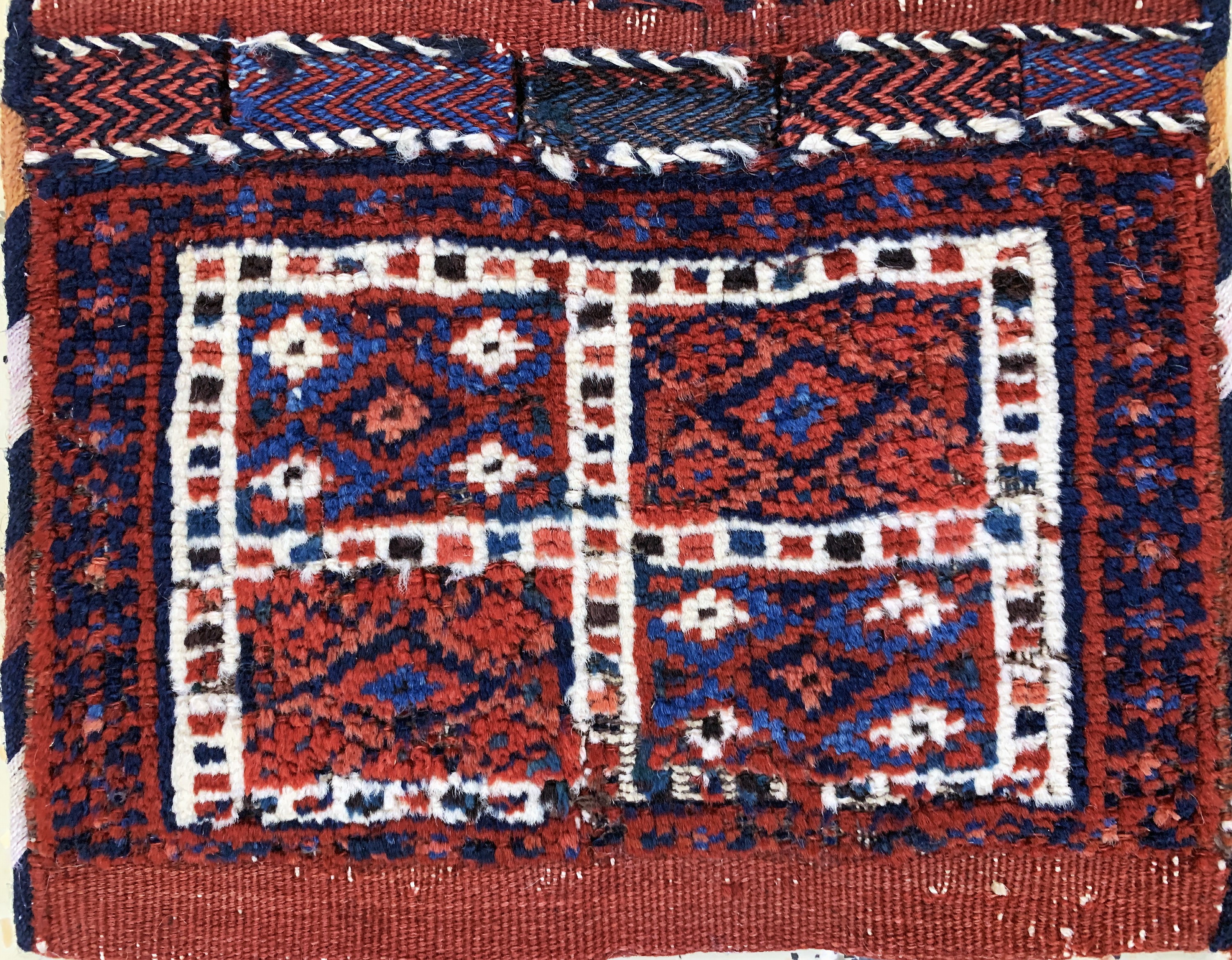 Detail b: Konvolut aus 6 Taschen, Persien, Anfang bisMitte 20.Jhd, Wolle auf Wolle, ca. 53 x 23 cm,EHZ: 2