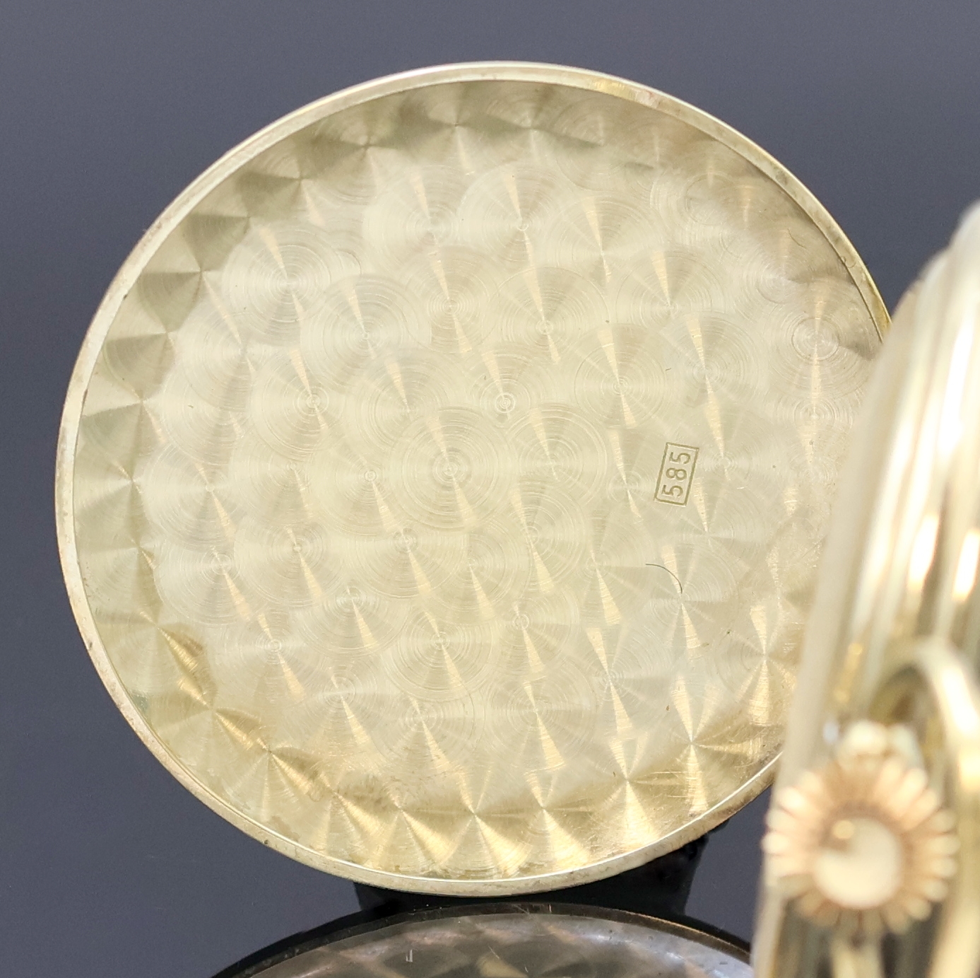 Detail a: BERGLAND 77 Herrensavonette in GG 585/000, Schweiz um 1990, guill. 2-Deckel Goldgeh., weißes Lackzifferbl., röm. Zahlen, kl. Sek. b. 6, schwarz. ...