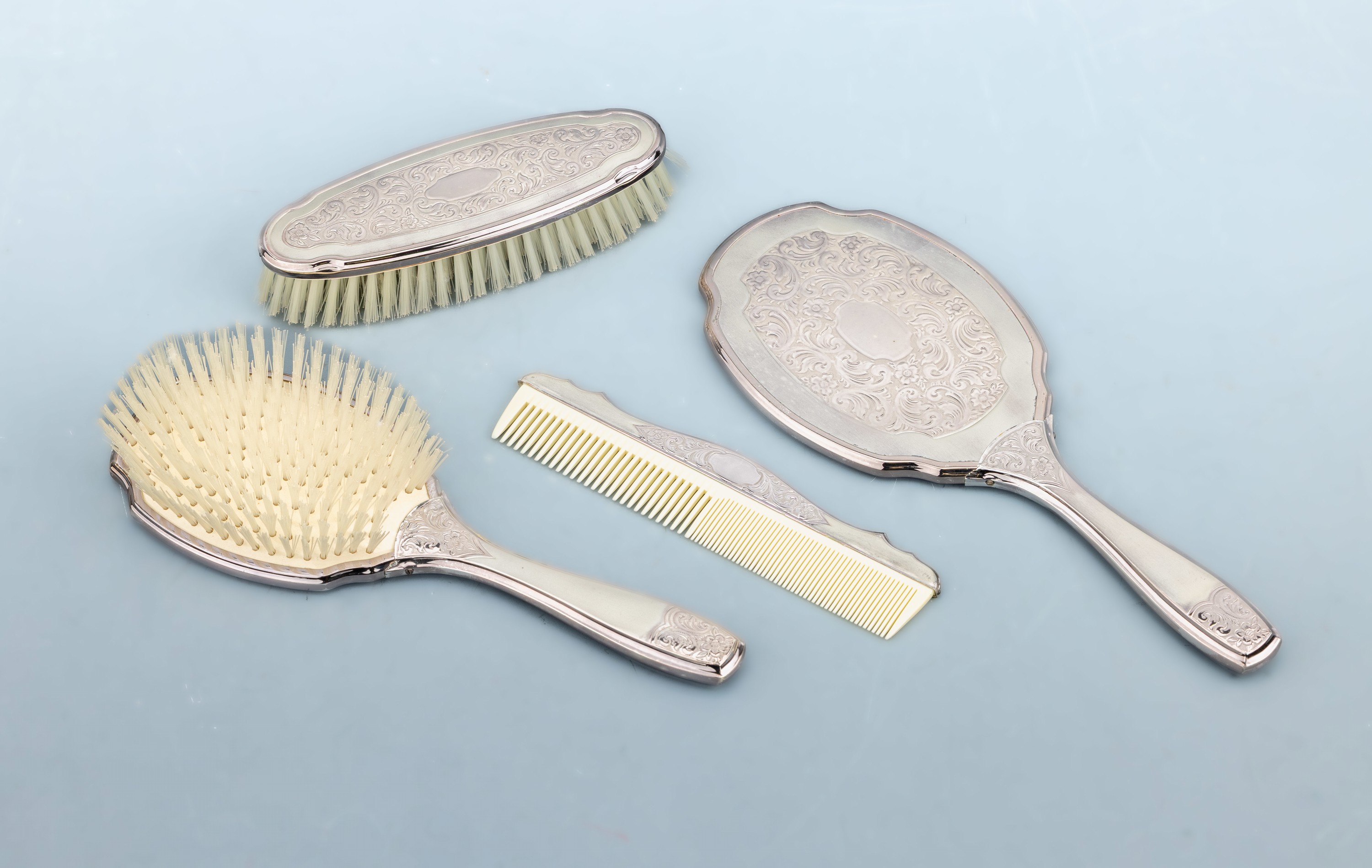 Image 27036441 - Hairdressing set , silver 835, german, 1950/60s, comprised of: 1 mirror, 1 hair brush, 1 ...