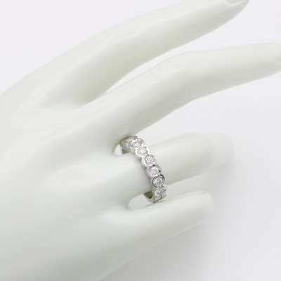 27036417a - Ring mit Brillanten, WG 585/000, 7 Brill. in Zargenfassung zus. ca. 0.35 ct hochfeines ...