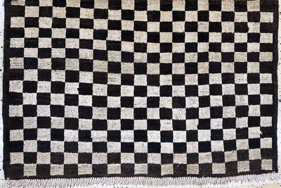 27036421b - Louri Gabbeh Persien, ´Schachbrett´Motiv, Anfang 20.Jhd, Wolle auf Baumwolle, ca. 138 x ...