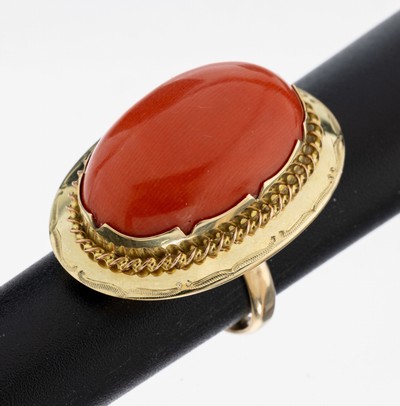 Image 14 kt Gold Korallen-Ring, GG 585/000, gr. ovaler Korallen-Cabochon von schöner Farbe, ...