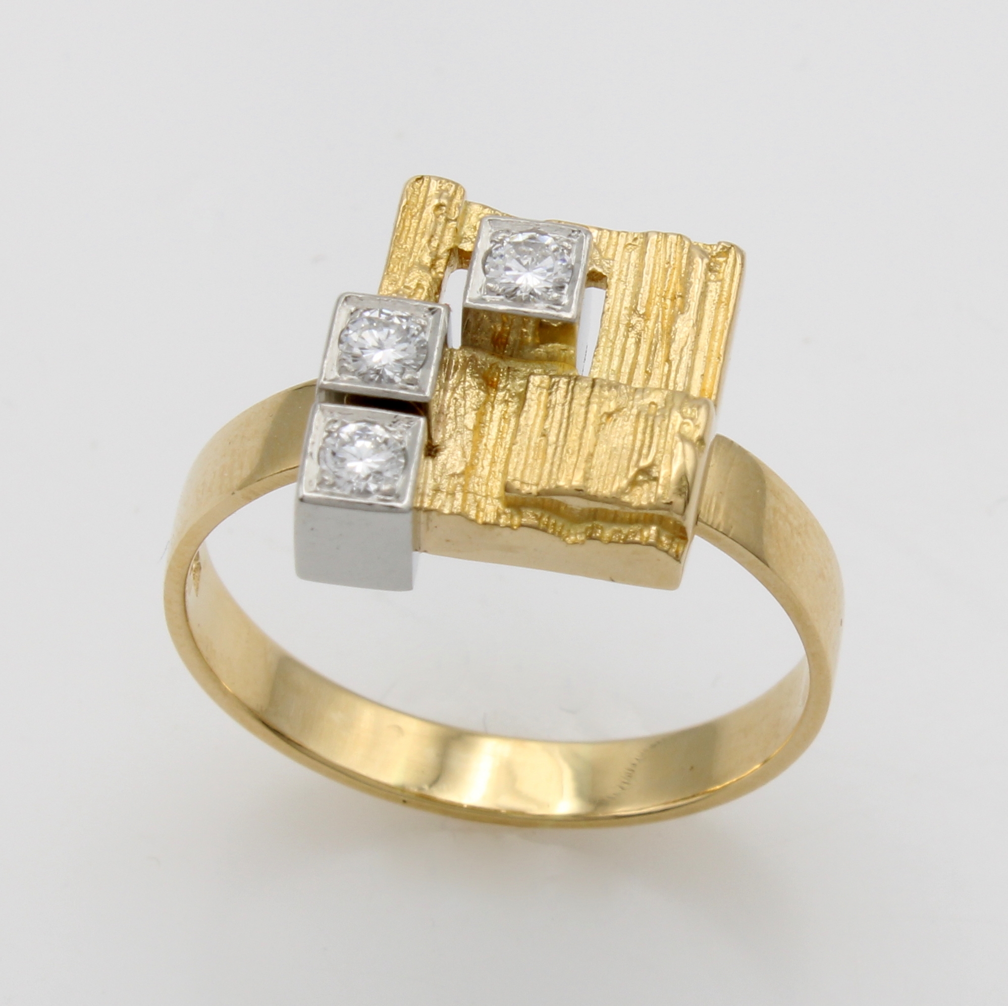 Image 27036506 - Ring mit Brillanten, sign. Lapponia, GG/WG 750/000, 3 Brill. zus. ca. 0.12 ct feines ...