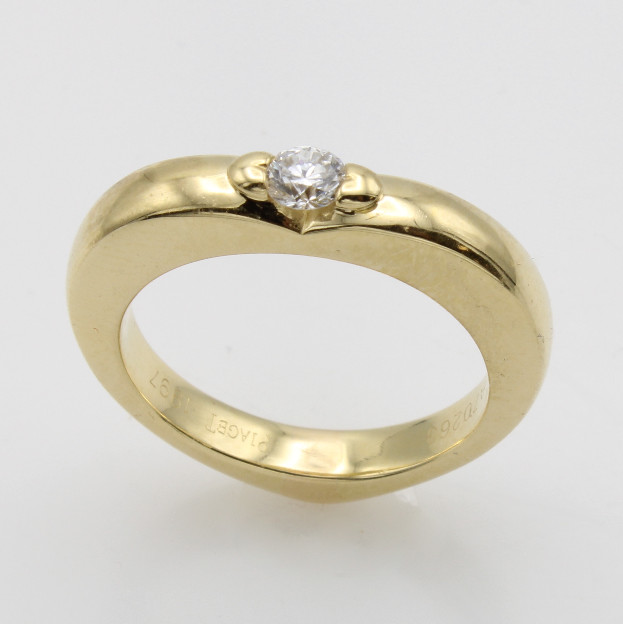 Image 27036516 - Ring mit Brillant, sign. Piaget, GG 750/000, Brill. ca. 0.20 ct feines Weiß/vvs, Ring- ...