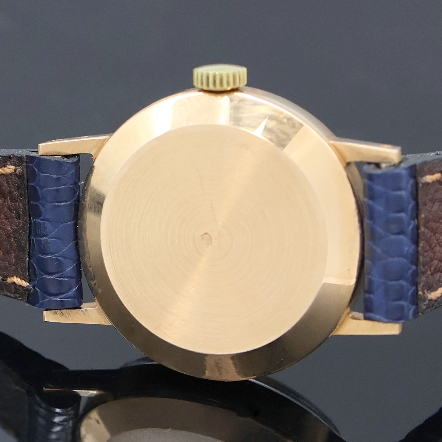 Detail c: JAEGER Damenarmbanduhr in RG 750/000, Frankreich/Schweiz um 1970, Handaufzug, 2-tlg. französisches Geh., Boden aufgedr., blaues Zifferbl., weiße ...