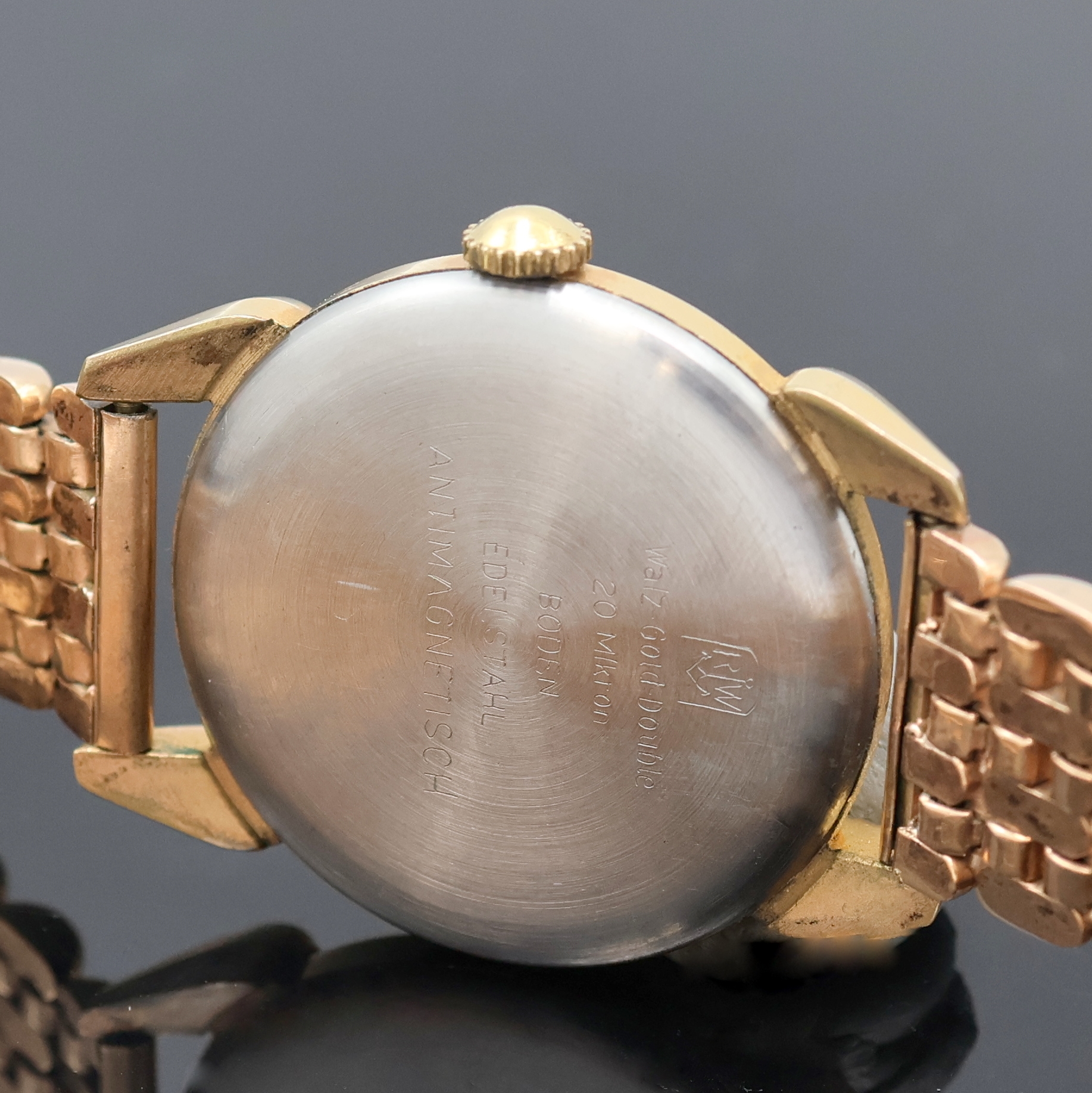 Detail f: HANHART rot-vergoldete Herrenarmbanduhr, Deutschland um 1940, Handaufzug, 2-tlg. Geh., Stahlboden aufgedr., zeitident. rotverg. Gliederband, silb. ...