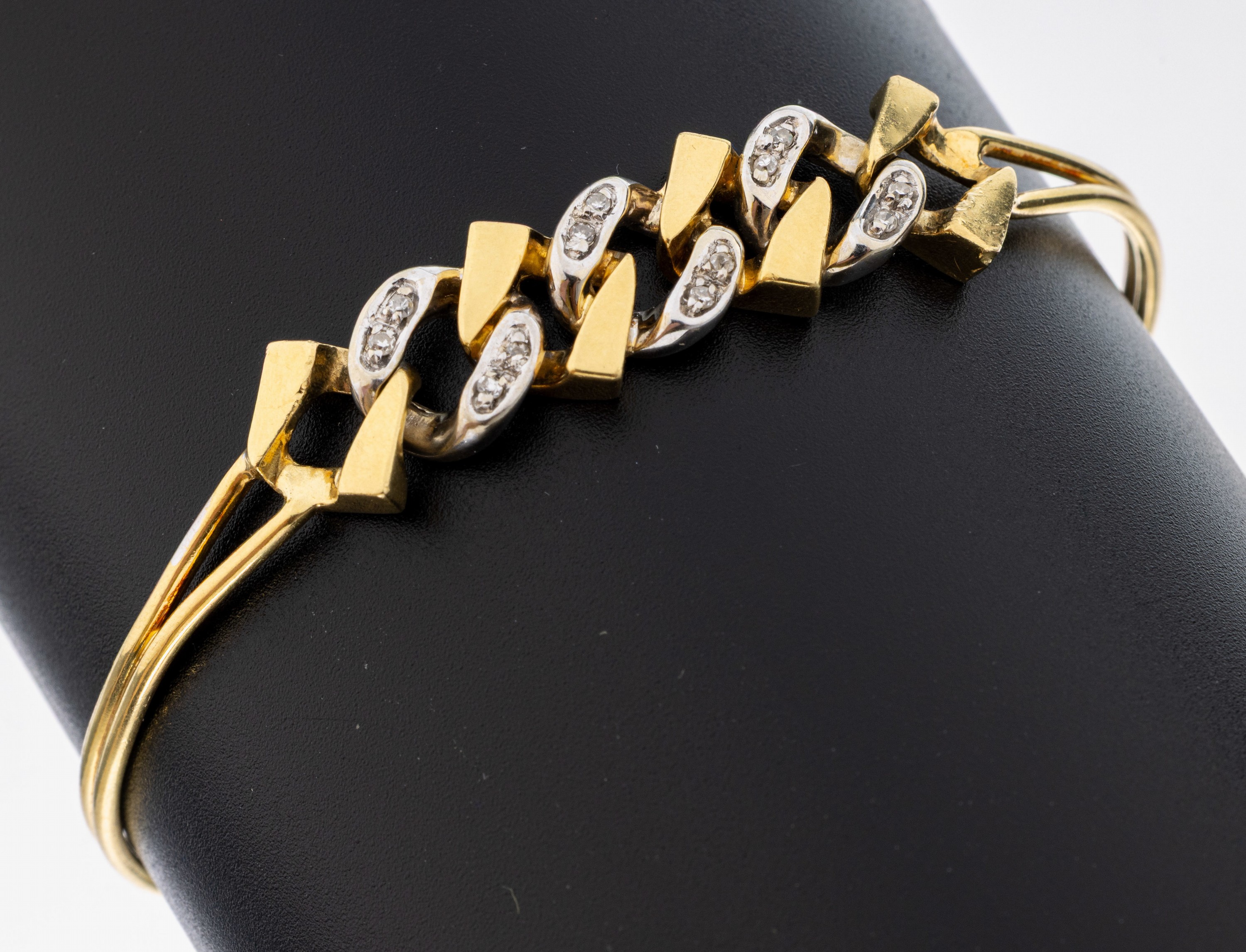 Image 27036565 - 18 kt Gold Diamant-Armreif, GG/WG 750/000, Kopf in Form von Kettengliedern, 12 in WG ...