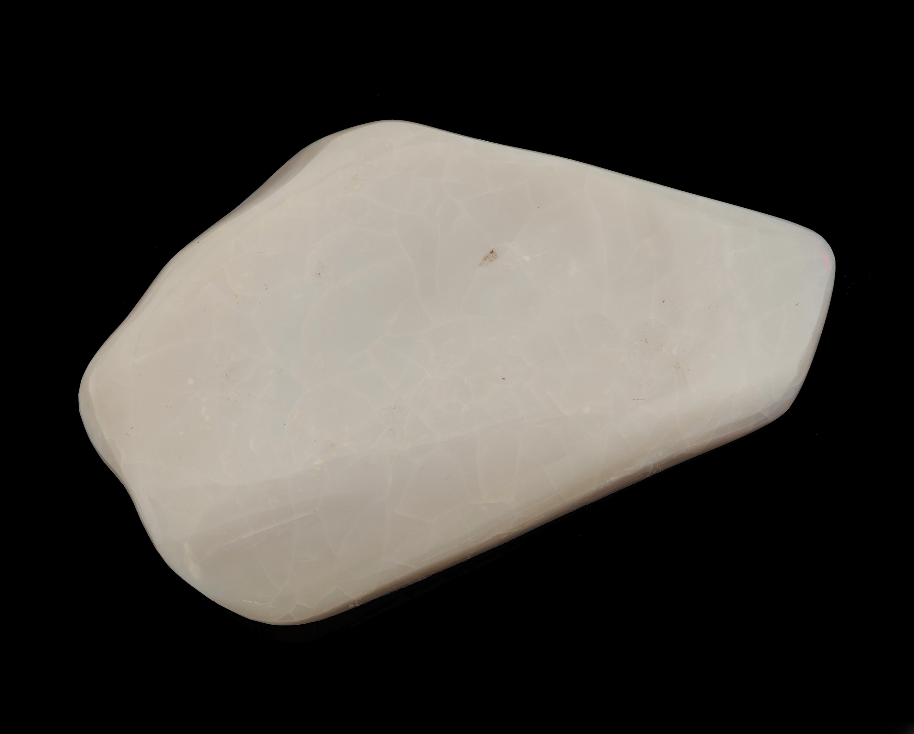 Detail d: Opal-Briefbeschwerer, Vollopal, ca. 739.55 ct, Farbspiel in Rot, Gelb, Grün und Blau, ca.11.5 x 7 cm, stark trockenrissig