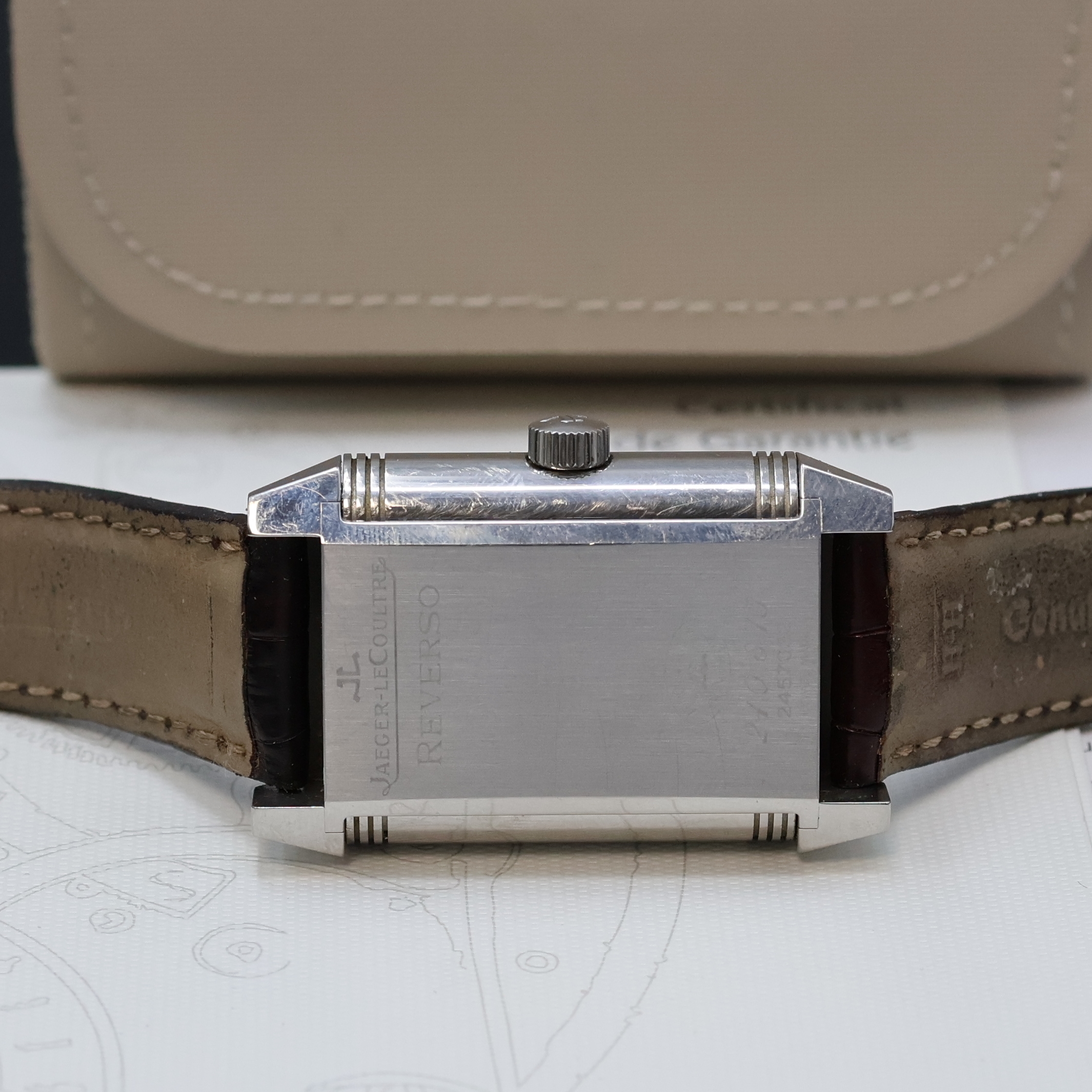 Detail d: Jaeger-LeCoultre Reverso Grande Date Armbanduhr Referenz 240.8.15, Schweiz verk. lt. beil. Pap. 10/2007, Handaufzug, um 180 Grad drehb. ...