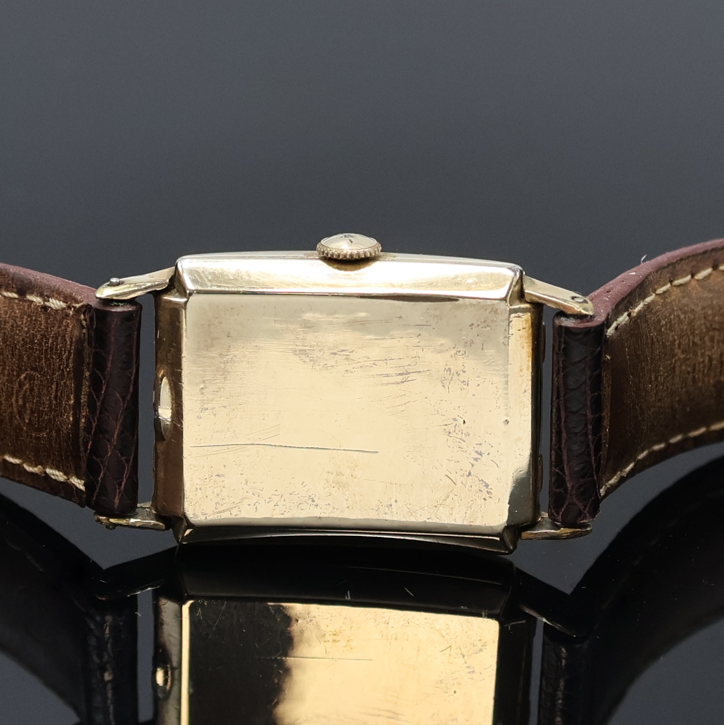 Detail c: LeCoultre 10k Goldfilled Armbanduhr, Schweiz um 1950, Handaufzug, Boden aufgedr., silb. Duoton-Zifferbl. rest., gold. Std.-Ind. u. Zeiger, kl. Sek. ...