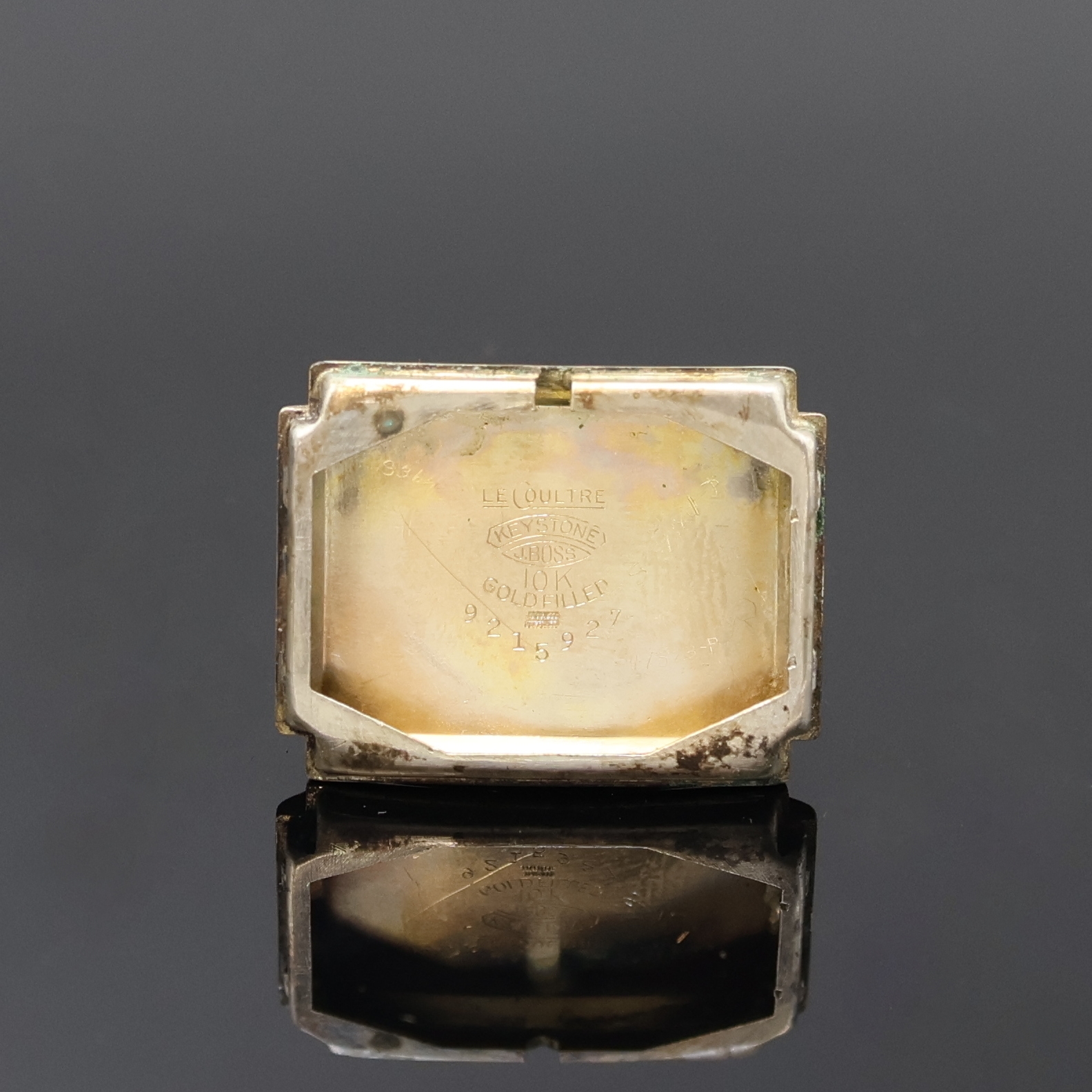 Detail d: LeCoultre 10k Goldfilled Armbanduhr, Schweiz um 1950, Handaufzug, Boden aufgedr., silb. Duoton-Zifferbl. rest., gold. Std.-Ind. u. Zeiger, kl. Sek. ...
