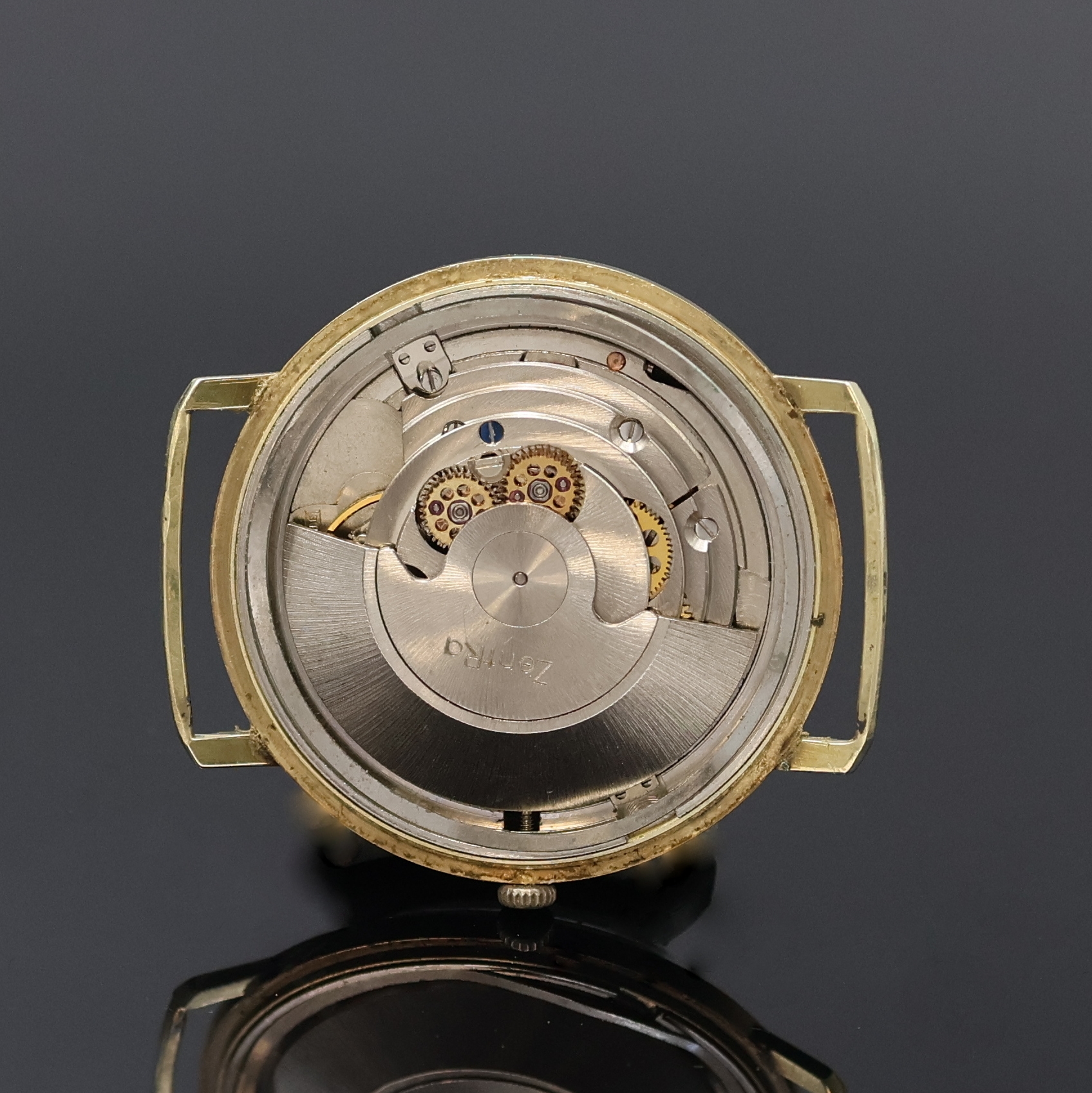 Detail d: ZENTRA Armbanduhr in GG 585/000, Schweiz um 1970, Automatik, Boden m. Monogramm aufgedr., silb. Zifferbl. m. gold. Std.-Ind. u. Zeigern, Datum b. 6, ...