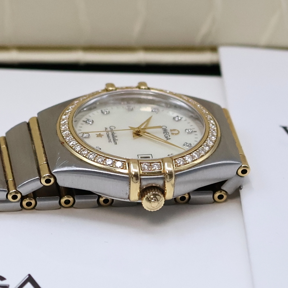 Detail c: OMEGA Constellation Damenarmbanduhr in Stahl/Gold mit Diamanten Referenz 766.1201, Schweiz um 2010, Automatik, Boden aufgedr., orig. Gliederband m. ...