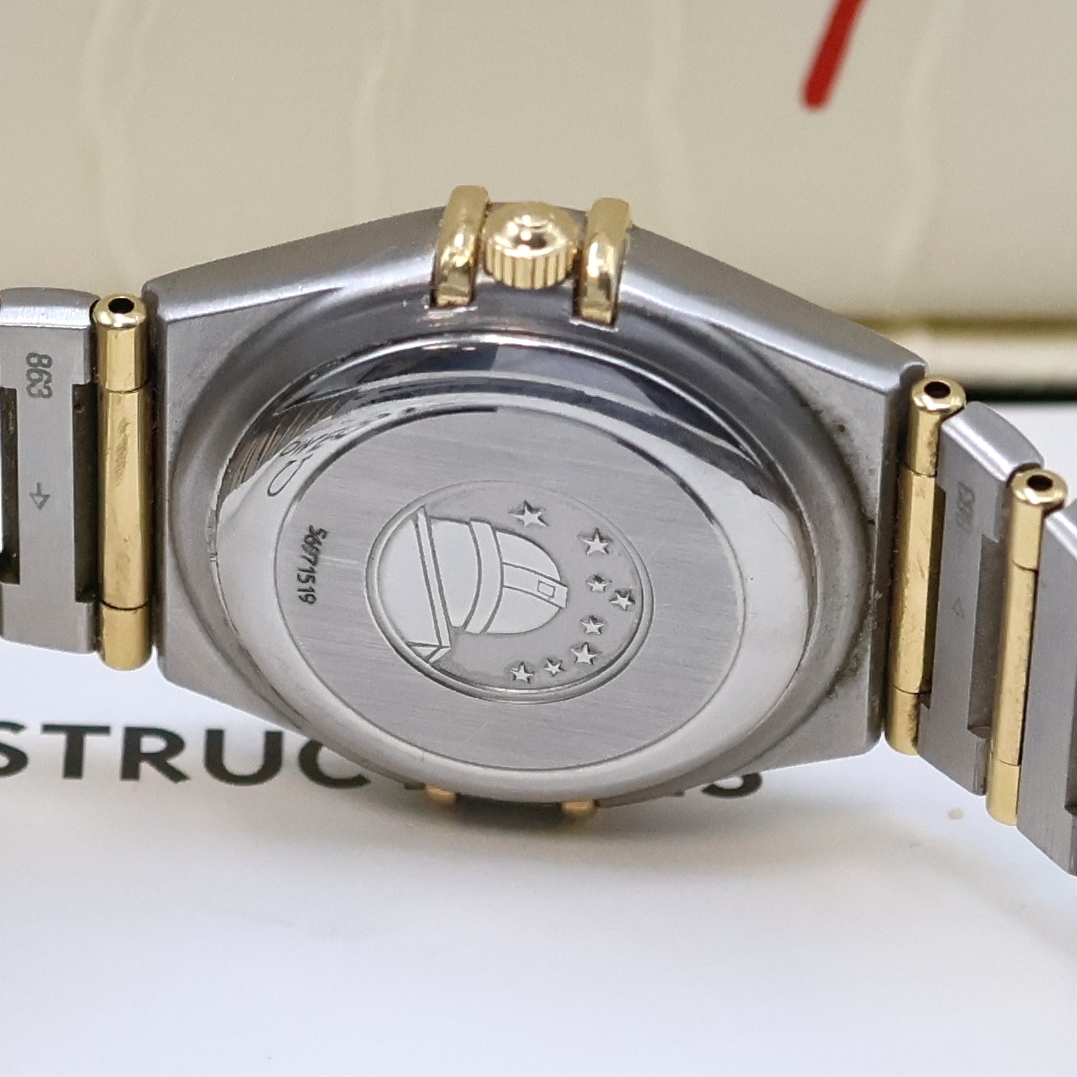Detail d: OMEGA Constellation Damenarmbanduhr in Stahl/Gold mit Diamanten Referenz 766.1201, Schweiz um 2010, Automatik, Boden aufgedr., orig. Gliederband m. ...