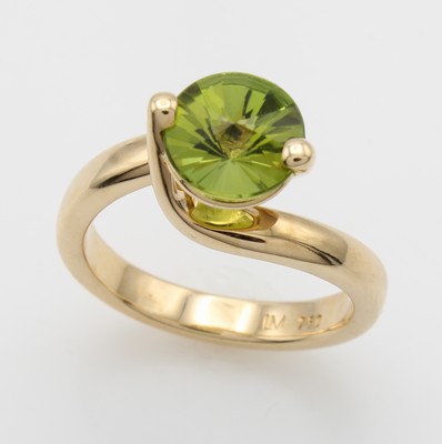 Image Ring mit Peridot, GG 750/000, Peridot im Sunlight-Cut ca. 2.50 ct, RW ca. 59 ...