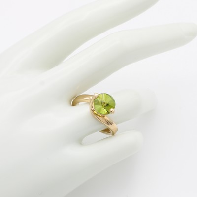 27036558a - Ring mit Peridot, GG 750/000, Peridot im Sunlight-Cut ca. 2.50 ct, RW ca. 59 ...