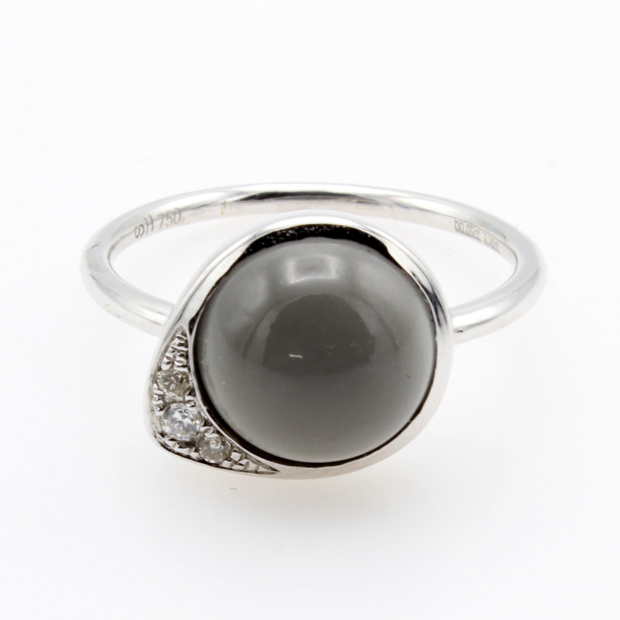 Image 27036651 - Ring mit Mondstein und Brillanten, WG 750/ 000, Mondsteincabochon ca. 3.40 ct, 2 Brill. ...