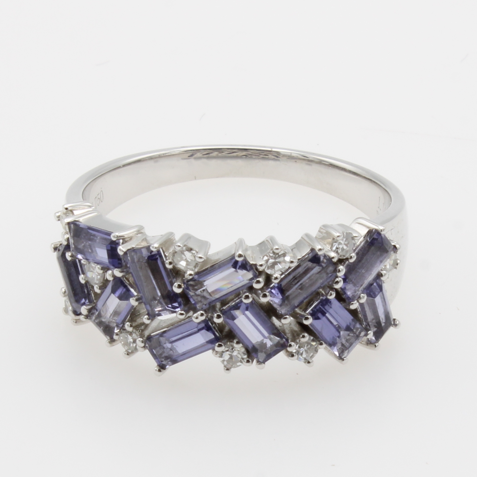 Image 27036655 - Ring mit Iolithen und Brillanten, WG 750/000, 11 Iolithe zus. ca. 1.14 ct, 10 Brill. ...