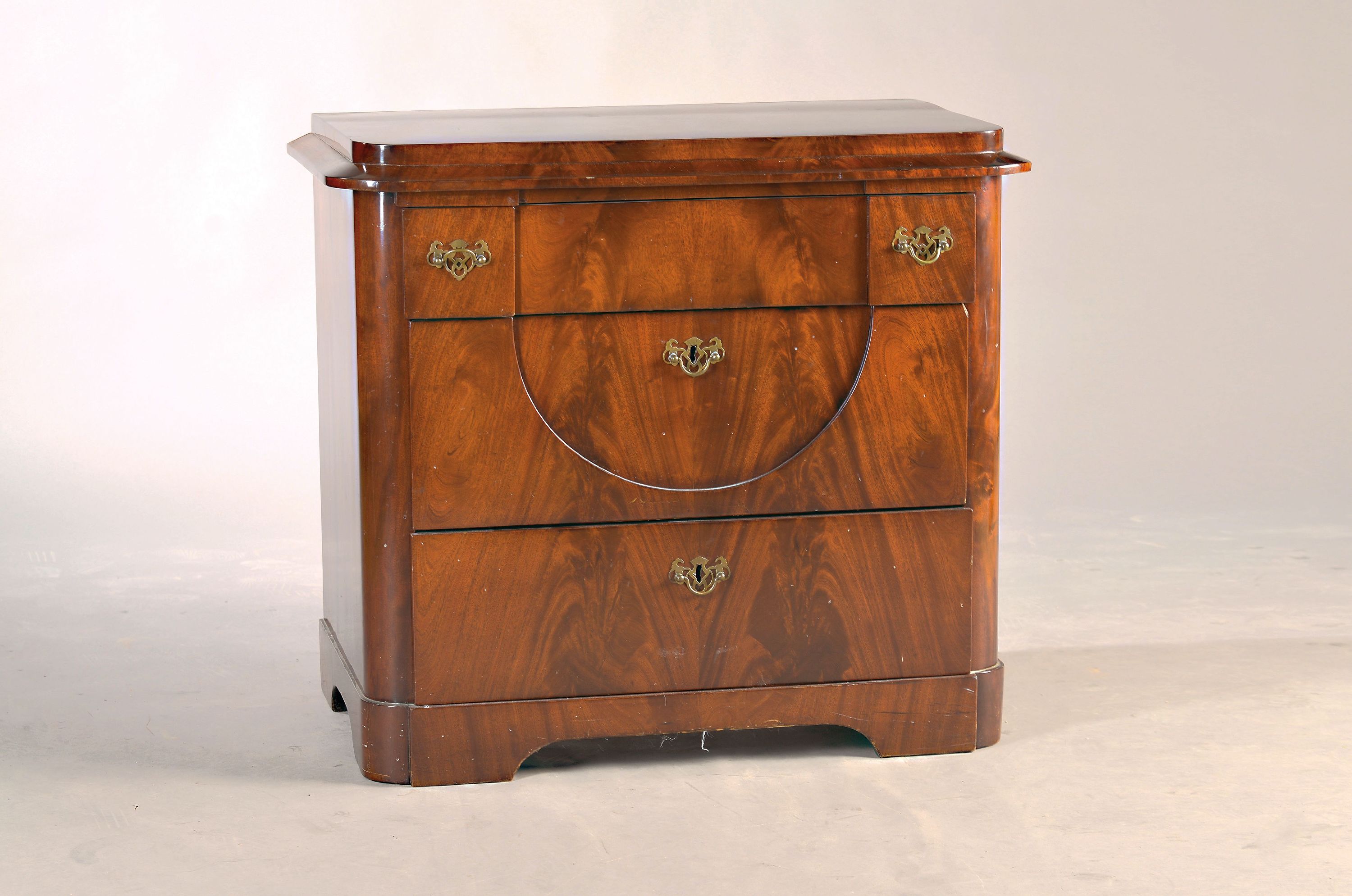 Image 27036676 - Biedermeierkommode, norddeutsch, um 1830, Mahagonifurnier, 3-schübig, ...
