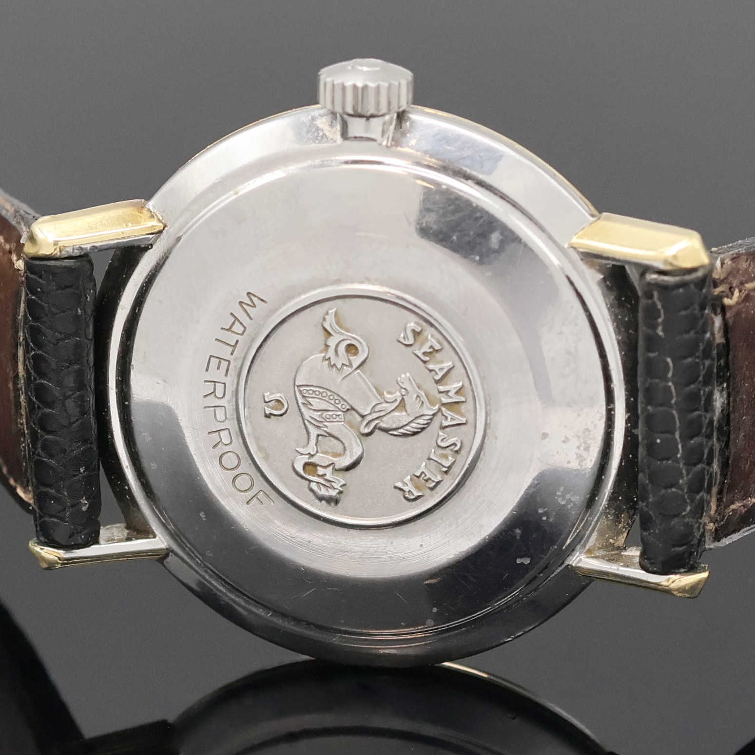 Detail d: OMEGA Seamaster De Ville Herrenarmbanduhr in Stahl mit Goldhaube Referenz 14920 62 SC, Schweiz um 1964, Handaufzug, Monocoque-Geh., Boden m. ...