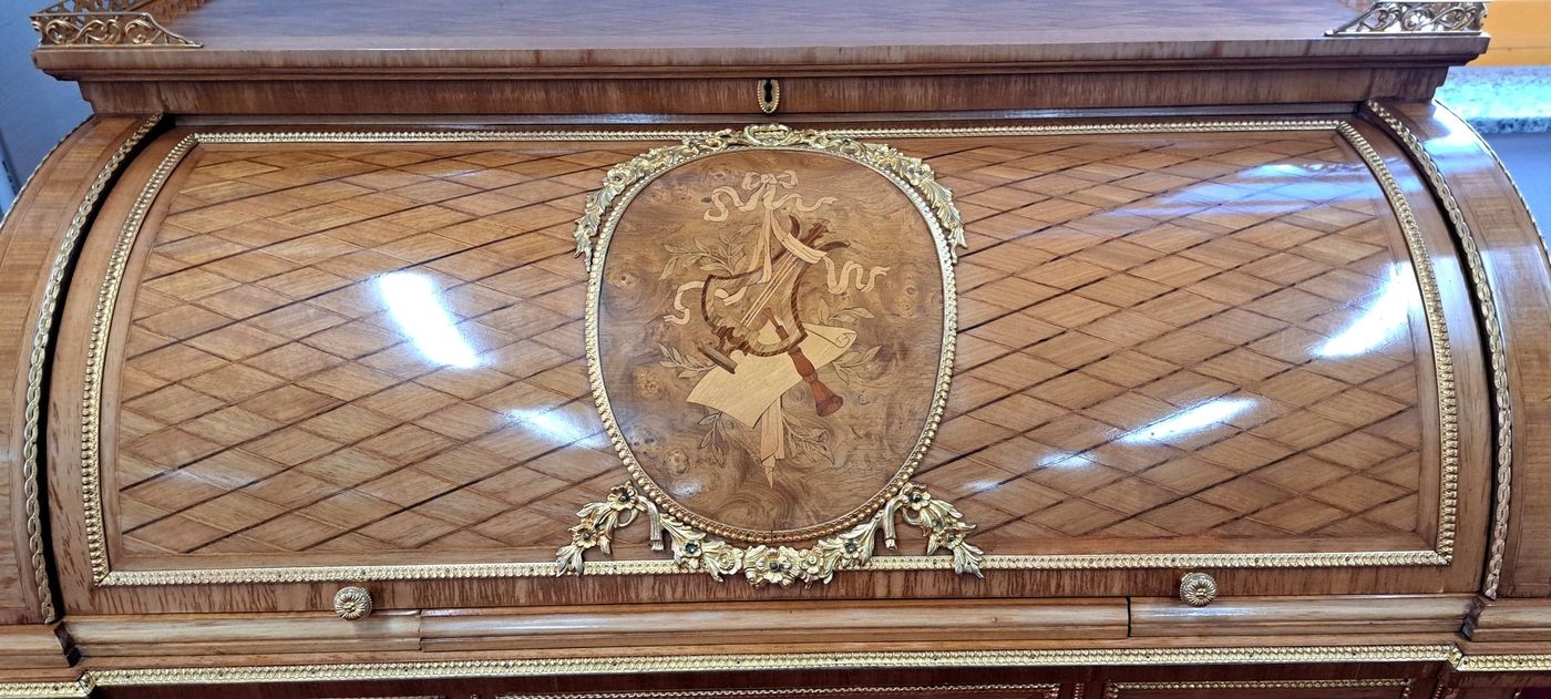 Detail f: Rollbüro, Entwurf Riesner 1777, französisches Stilmöbel nach klassizistischem Vorbild, aus dem 20. Jahrhundert, Sekretärfach mit Rollklappe, ...