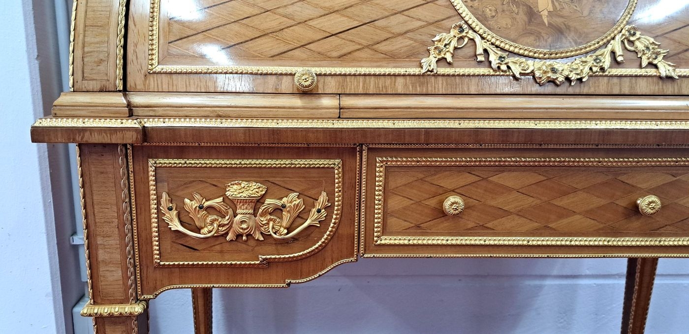 Detail g: Rollbüro, Entwurf Riesner 1777, französisches Stilmöbel nach klassizistischem Vorbild, aus dem 20. Jahrhundert, Sekretärfach mit Rollklappe, ...