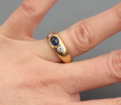 27036611d - 18 kt Gold Saphir-Brillant-Ring, GG 750/000, klassischer Bandring, ovaler Saphir- ...