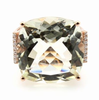 27036638b - Ring mit Aquamarin und Brillanten, RoséG 750/000, fac. Aquamarin ca. 17.38 ct, 14 ...