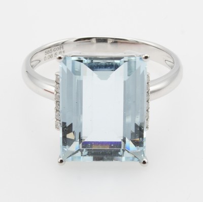 27036649a - Ring mit Aquamarin und Brillanten, WG 585/ 000, Aquamarin ca. 5.61 ct, 12 Brill. zus. ...