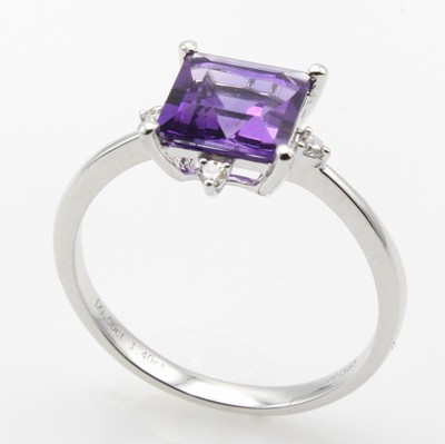 27036662a - Ring mit Amethyst und Brillanten, WG 585/000, 4 Brill. zus. ca. 0.06 ct Weiß/vs-si, ...