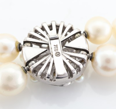 27036670b - Perl-Collier mit 18 kt Gold Perl-Diamant- Schließe, WG 750/000, 2-rhg., 1 Strang, ...