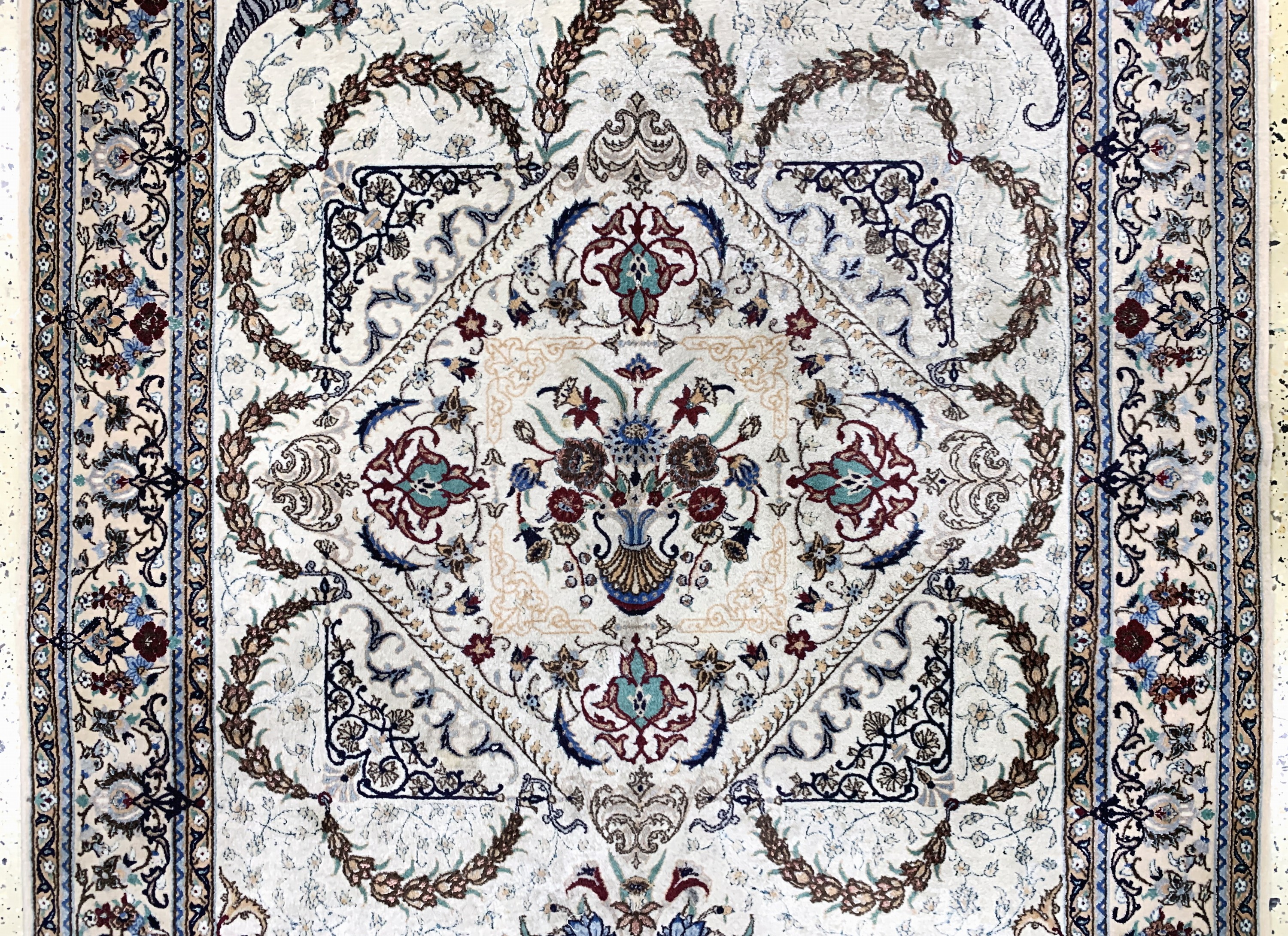 Detail b: Nain fein, Persien, Mitte 20.Jhd., Korkwolle mit Seide, ca. 195 x 128 cm, EHZ: 2,reinigungsbedürftig