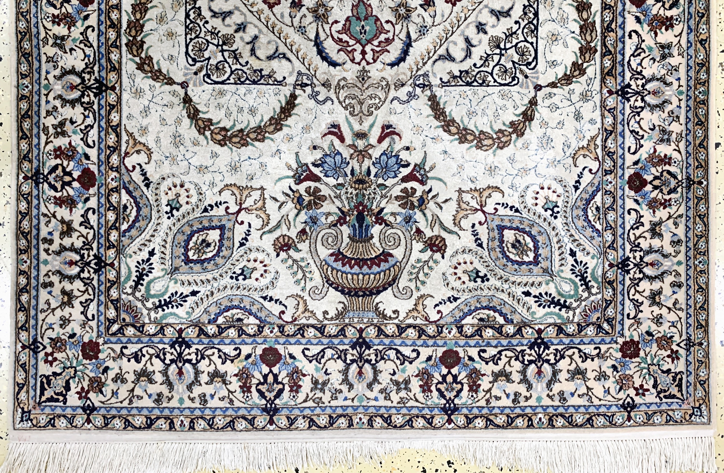 Detail c: Nain fein, Persien, Mitte 20.Jhd., Korkwolle mit Seide, ca. 195 x 128 cm, EHZ: 2,reinigungsbedürftig