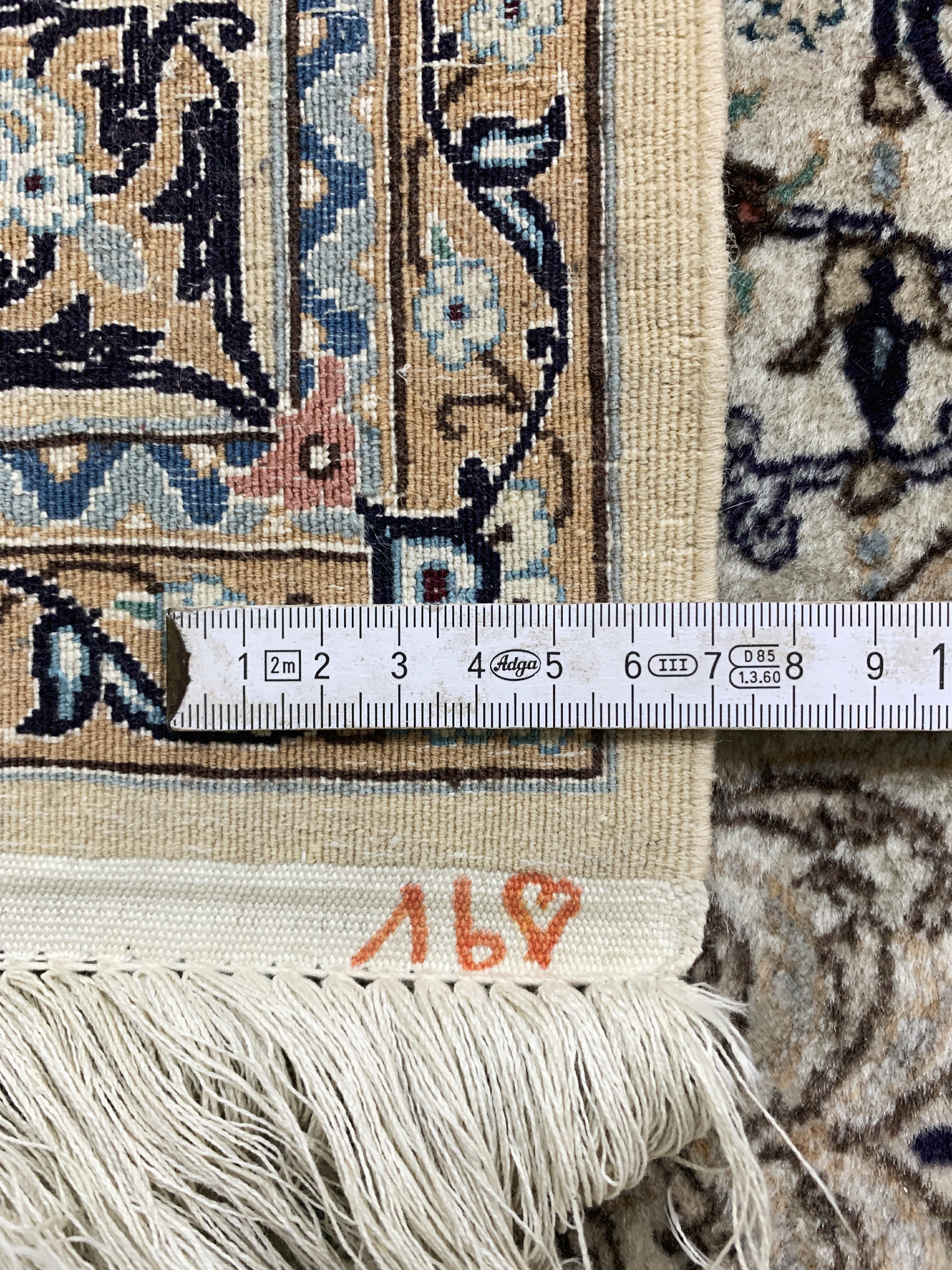 Detail e: Nain fein, Persien, Mitte 20.Jhd., Korkwolle mit Seide, ca. 195 x 128 cm, EHZ: 2,reinigungsbedürftig
