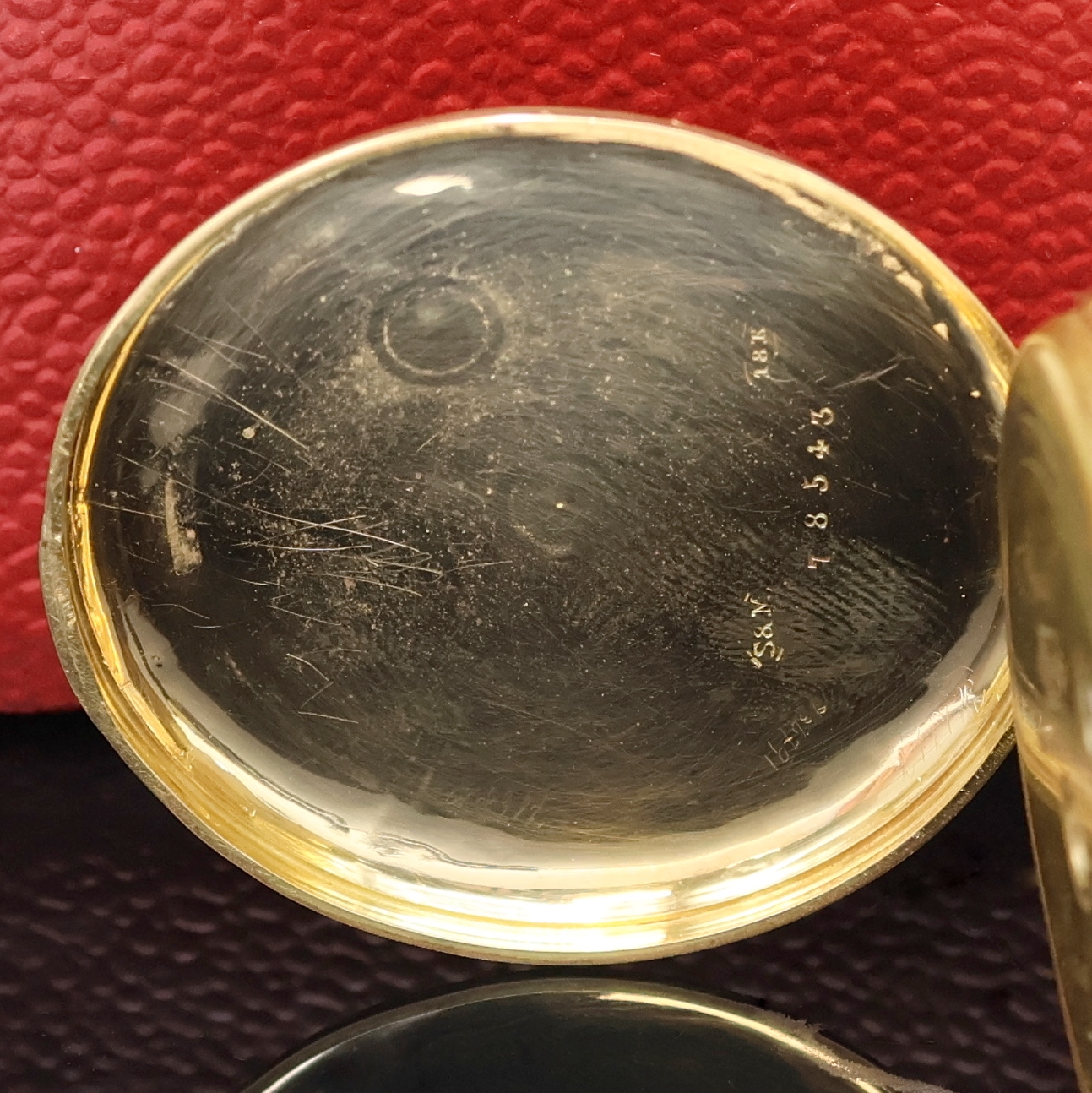 Detail c: Offene Herrentaschenuhr in GG 750/000 mit Schlüsselaufzug, Schweiz um 1860, guill. Geh. dell., Metall Cuvette, Emailzifferbl., röm. Zahlen, kl. ...