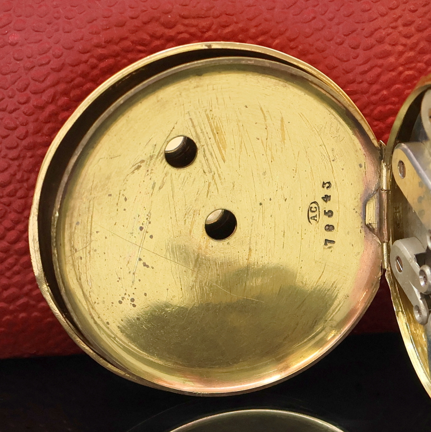 Detail e: Offene Herrentaschenuhr in GG 750/000 mit Schlüsselaufzug, Schweiz um 1860, guill. Geh. dell., Metall Cuvette, Emailzifferbl., röm. Zahlen, kl. ...