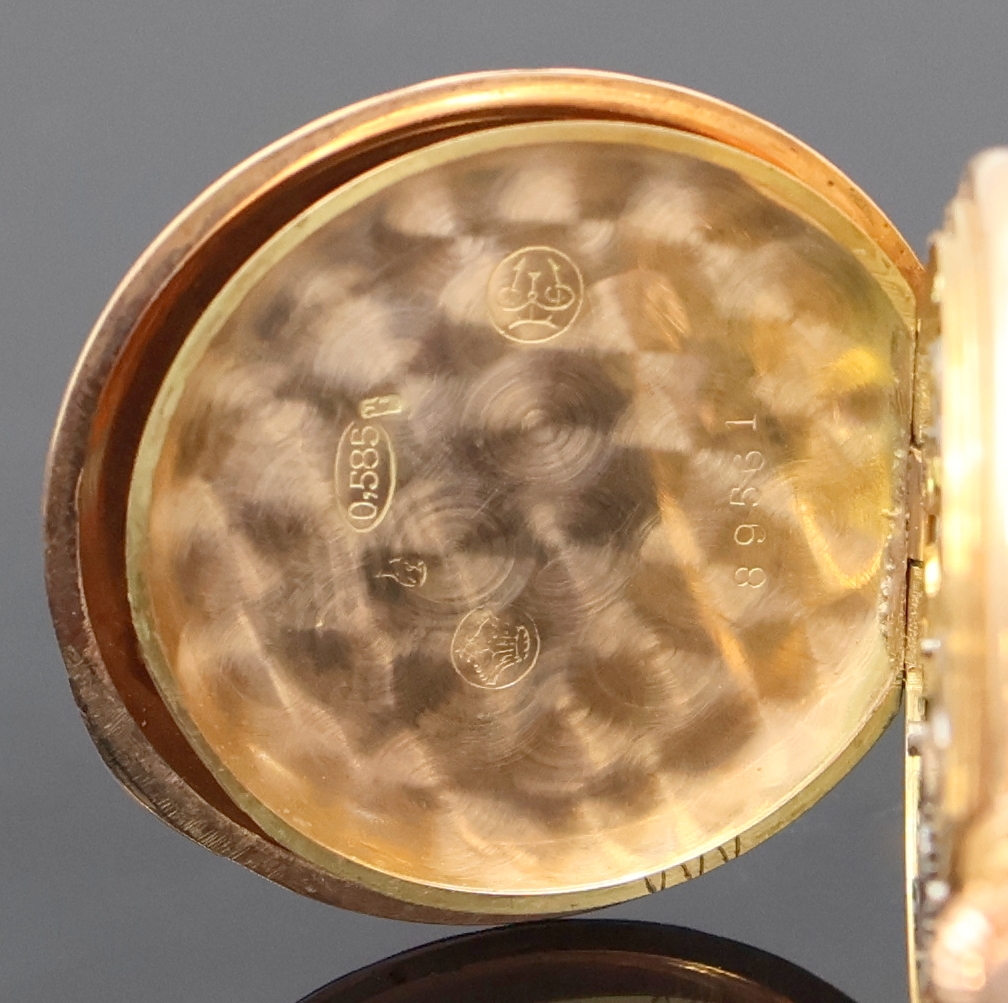 Detail k: Konvolut von 2 Damentaschenuhren in RoseG 585/000, Schweiz um 1880/1900, guill. Geh., Emailzifferblätter riss., verg. Zylinderwerke, 1.) ...