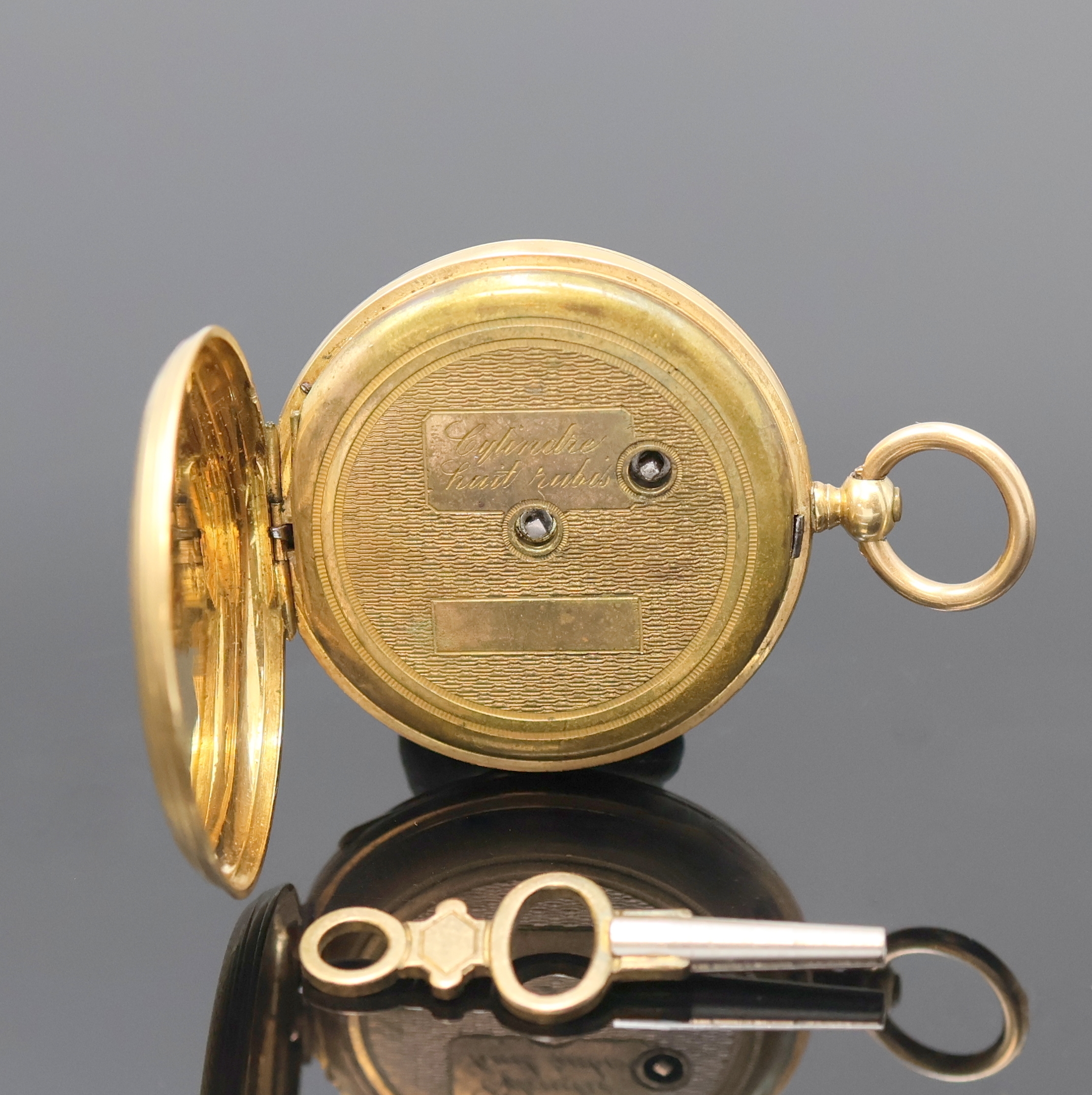 Detail b: Offene Damentaschenuhr in GG 750/000 mit Schlüsselaufzug, Schweiz um 1870, guill. Geh. teils fein schwarz emailliert, Metallcuvette, Emailzifferbl. ...