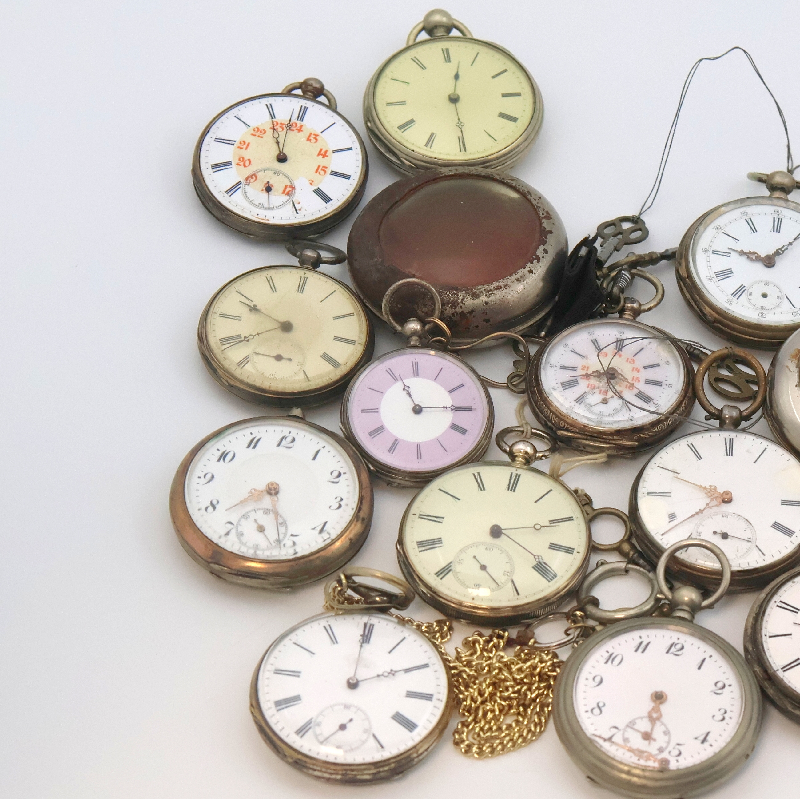 Detail a: Konvolut von 13 Taschenuhren mit Schlüsselaufzug in verschiedene Materialien, um 1830 - 1900, 12 offene Geh., 1 Savonette, 10 x Silber- u. 3 ...
