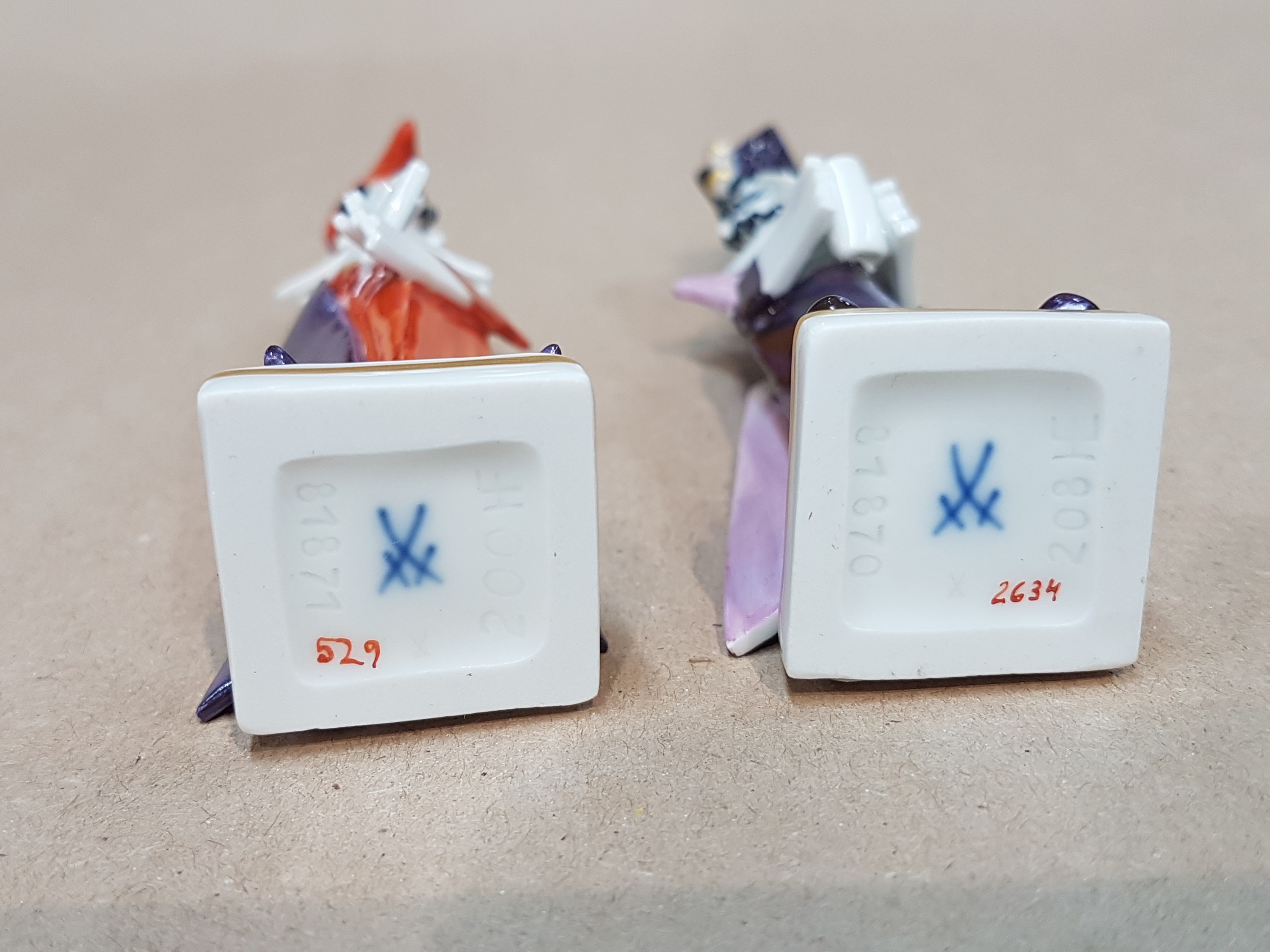 Detail l: Sechsteilige Porzellangruppe, Meissen, Entwurf Peter Strang, Faustgruppe: Mephisto, Faust, Gretchen, Marthe, Student friedlich und Student aggressiv, ...