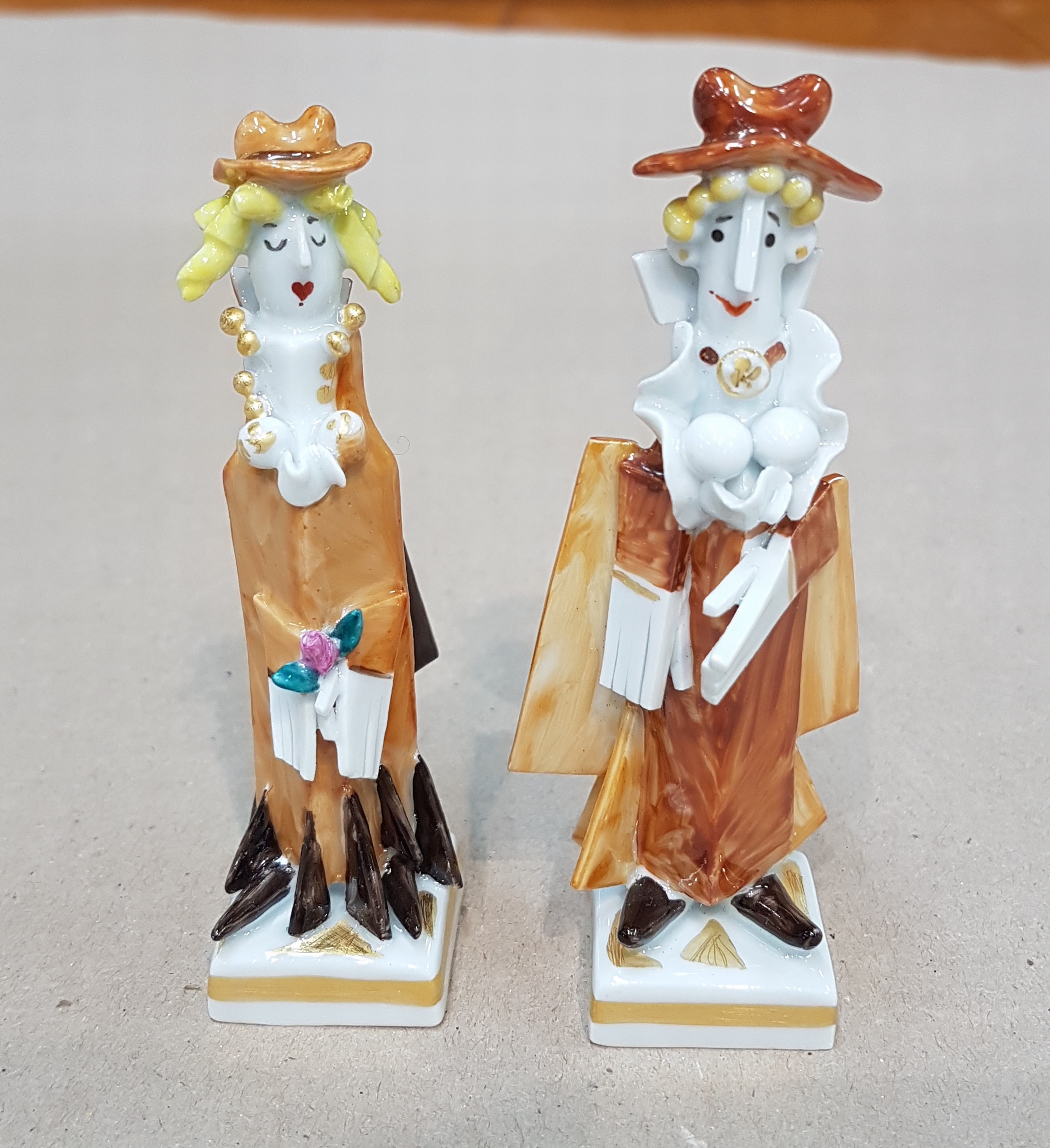 Detail m: Sechsteilige Porzellangruppe, Meissen, Entwurf Peter Strang, Faustgruppe: Mephisto, Faust, Gretchen, Marthe, Student friedlich und Student aggressiv, ...