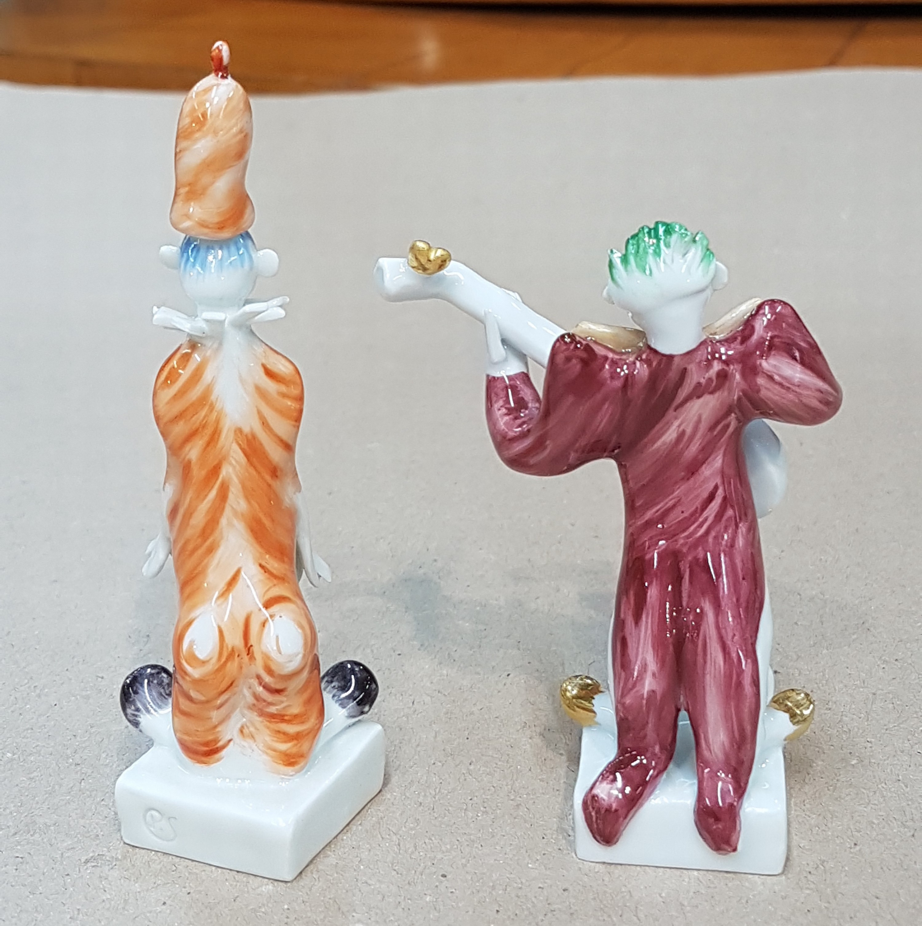 Detail c: Sechsteilige Porzellangruppe, Meissen, Entwurf, Peter Strang, Clowngruppe, best. aus Clown mit Bassgeige, mit Trommel, mit Saxophon, mit Gitarre, mit ...