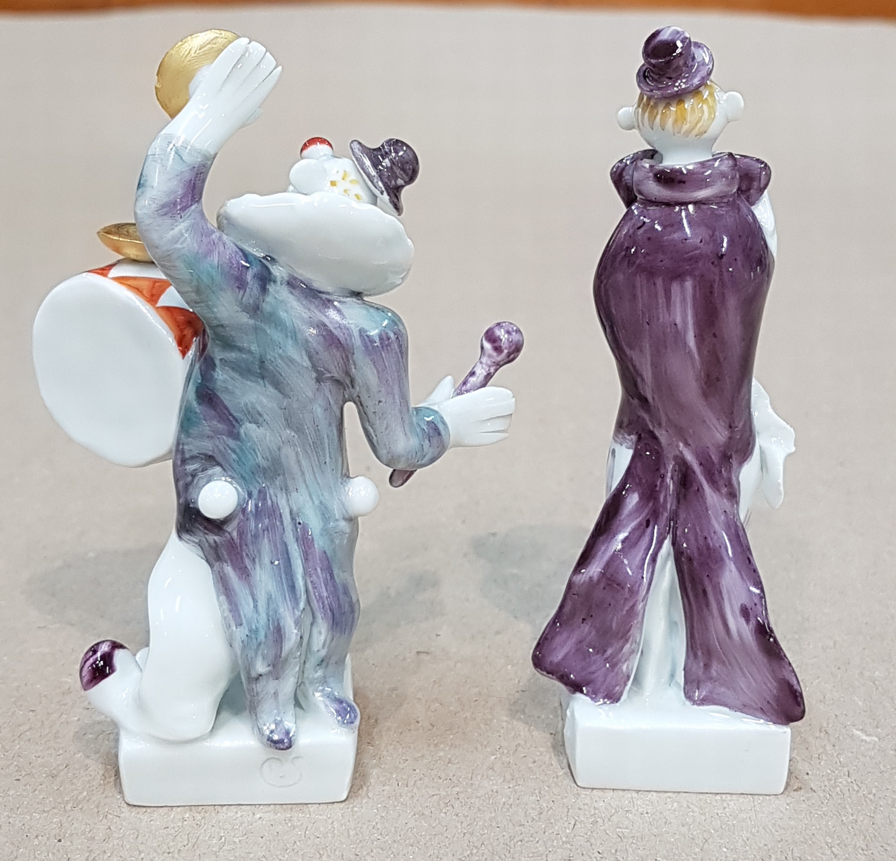 Detail i: Sechsteilige Porzellangruppe, Meissen, Entwurf, Peter Strang, Clowngruppe, best. aus Clown mit Bassgeige, mit Trommel, mit Saxophon, mit Gitarre, mit ...