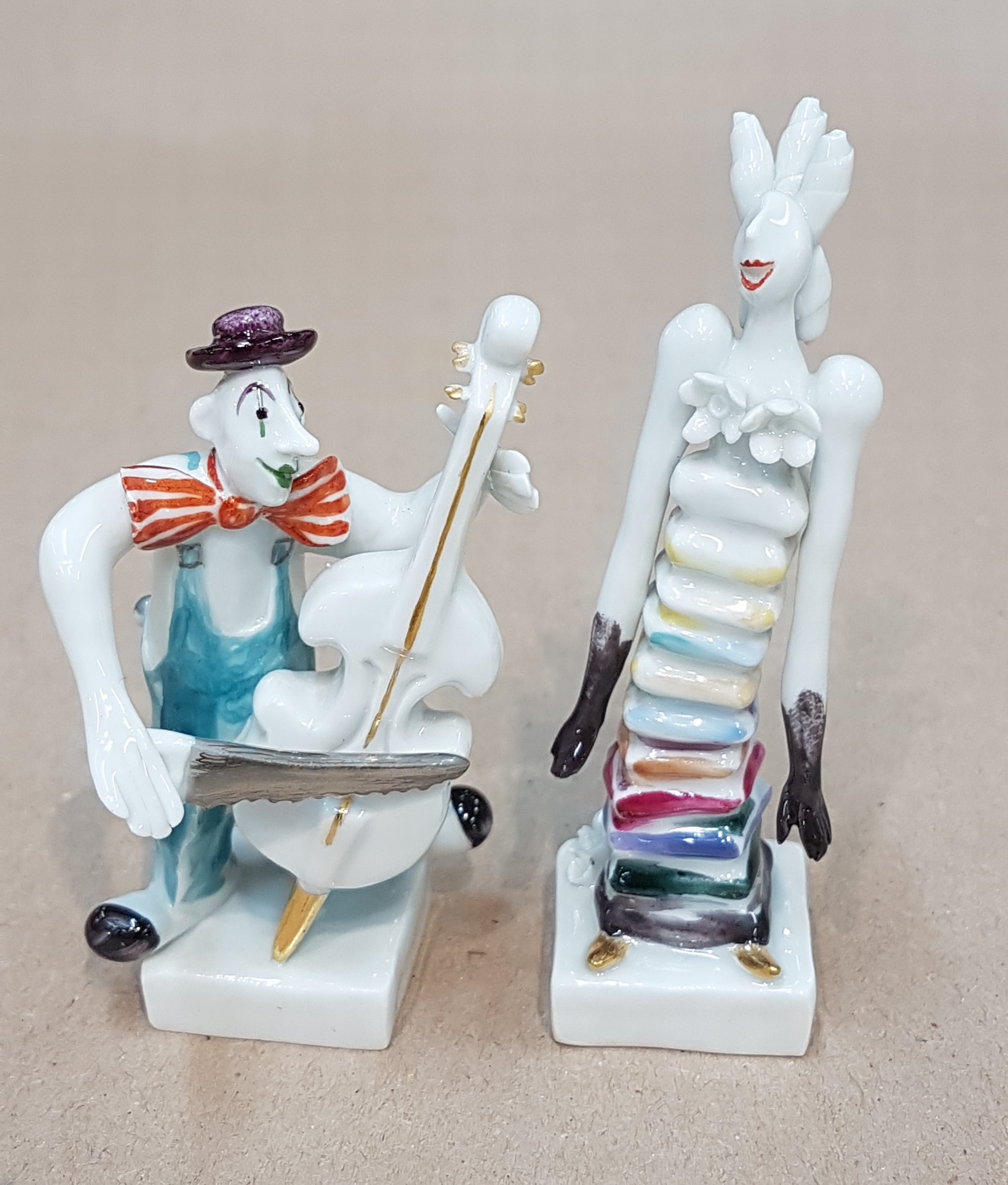 Detail m: Sechsteilige Porzellangruppe, Meissen, Entwurf, Peter Strang, Clowngruppe, best. aus Clown mit Bassgeige, mit Trommel, mit Saxophon, mit Gitarre, mit ...