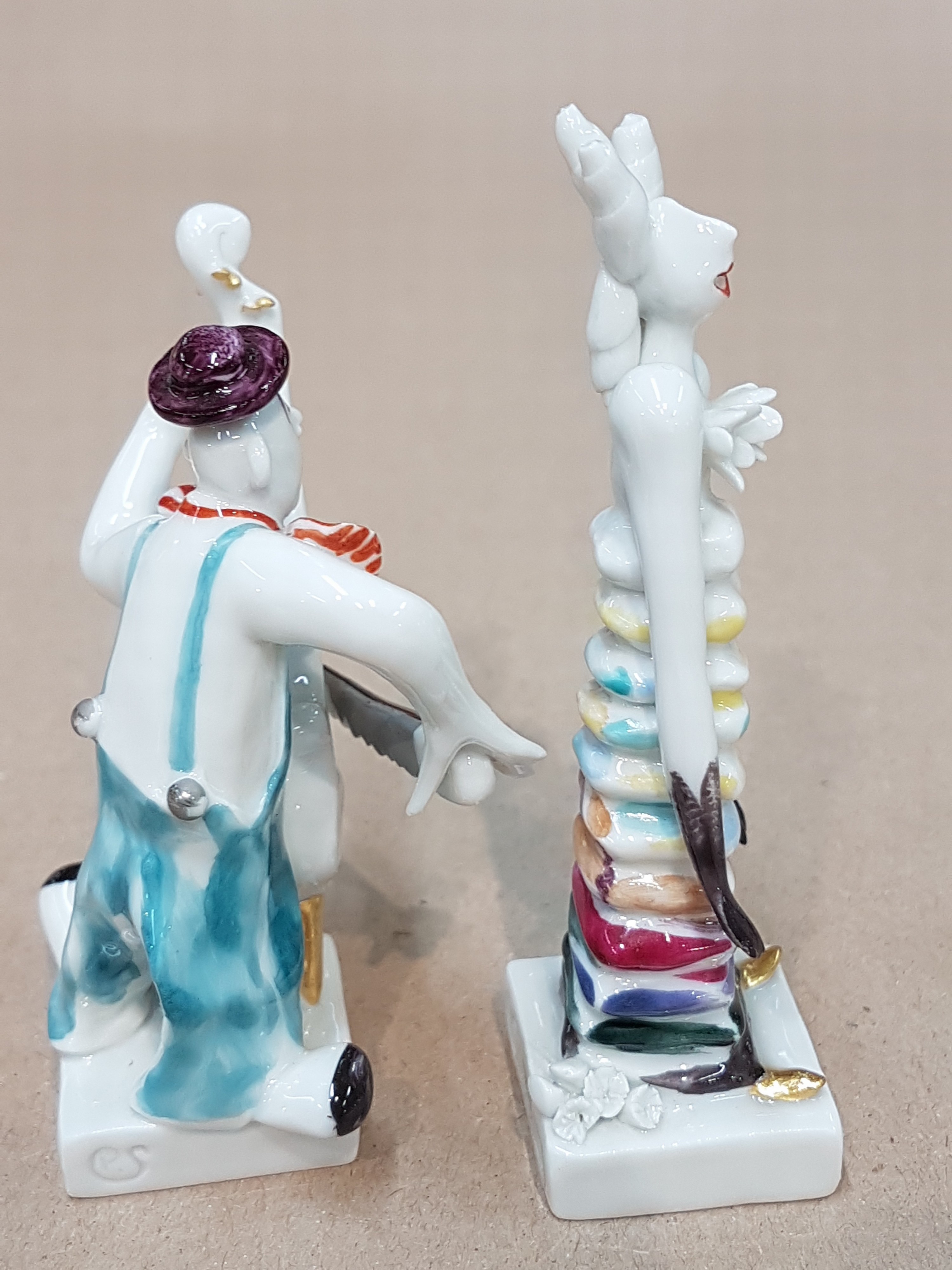 Detail n: Sechsteilige Porzellangruppe, Meissen, Entwurf, Peter Strang, Clowngruppe, best. aus Clown mit Bassgeige, mit Trommel, mit Saxophon, mit Gitarre, mit ...