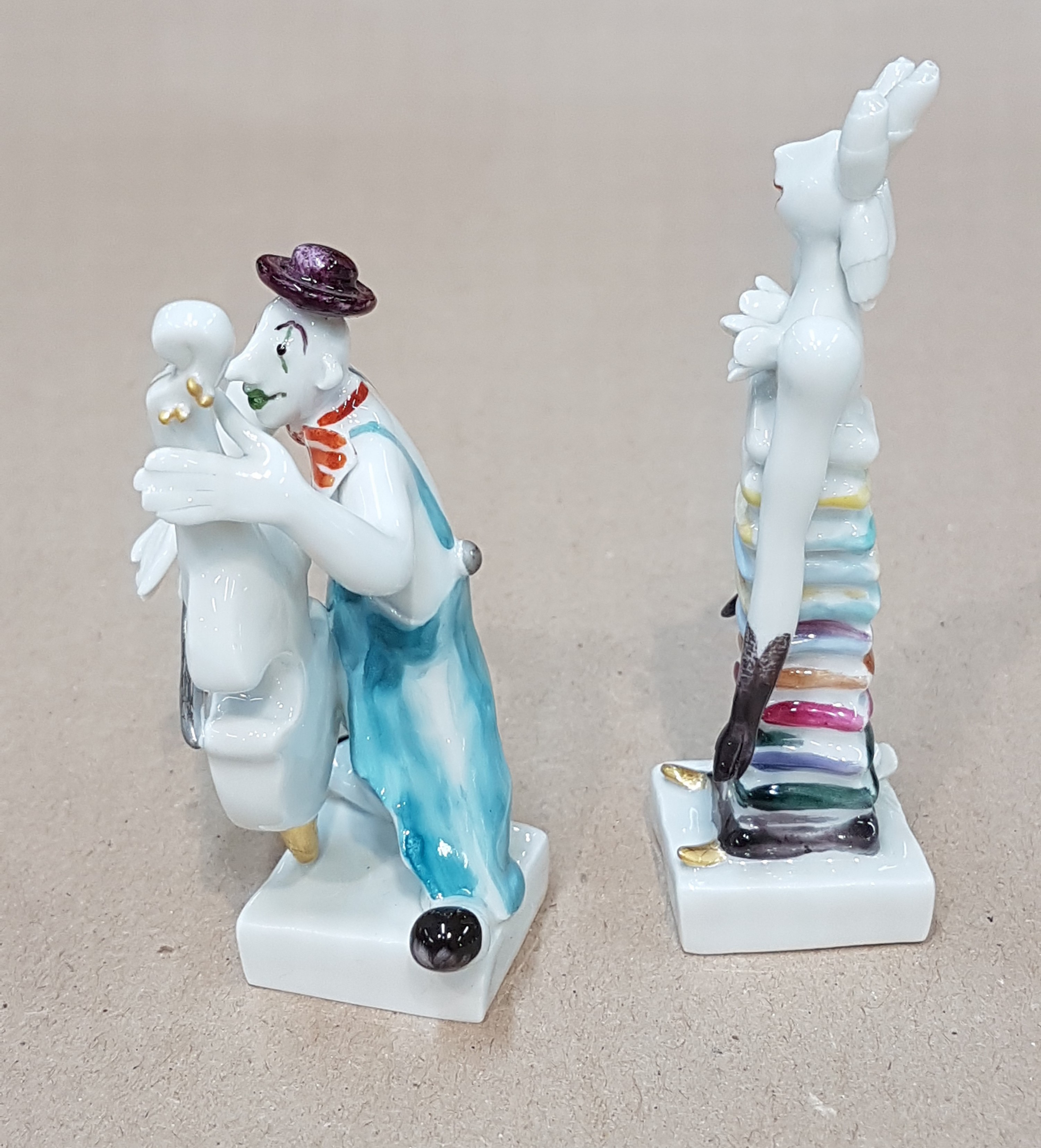 Detail p: Sechsteilige Porzellangruppe, Meissen, Entwurf, Peter Strang, Clowngruppe, best. aus Clown mit Bassgeige, mit Trommel, mit Saxophon, mit Gitarre, mit ...
