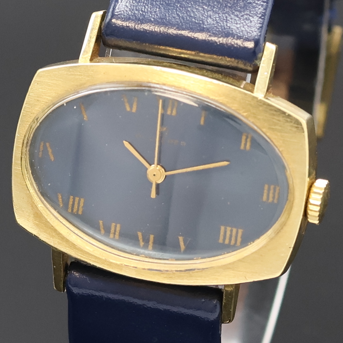 Detail a: BUCHERER Armbanduhr in GG 750/000, Schweiz um 1970, Automatik, Boden aufgedr., blaues Zifferbl. m. röm. Zahlen, gold. Zeiger, Kal. ETA 2550, 17 St., ...